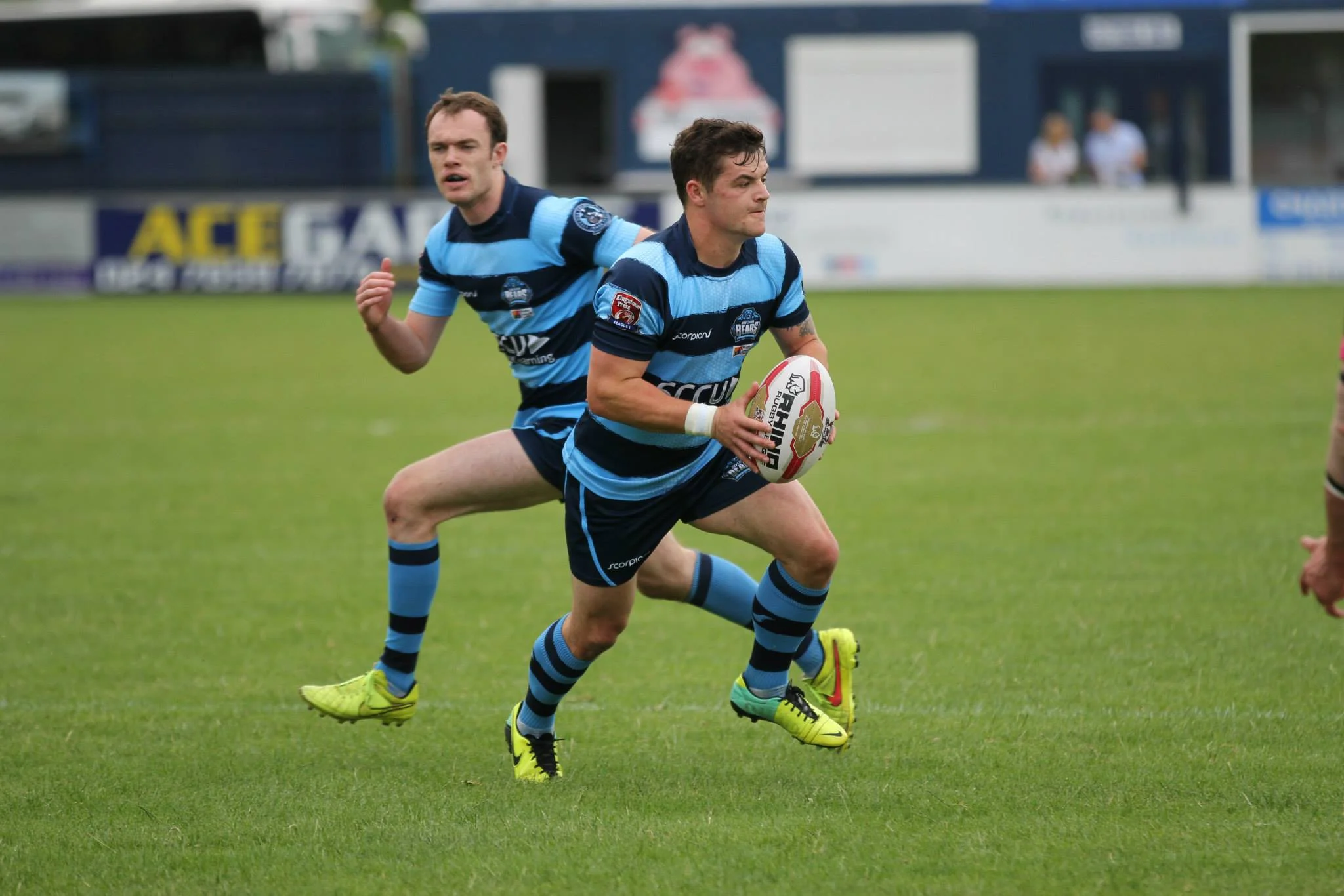 Bears Halfback Dan Price in action