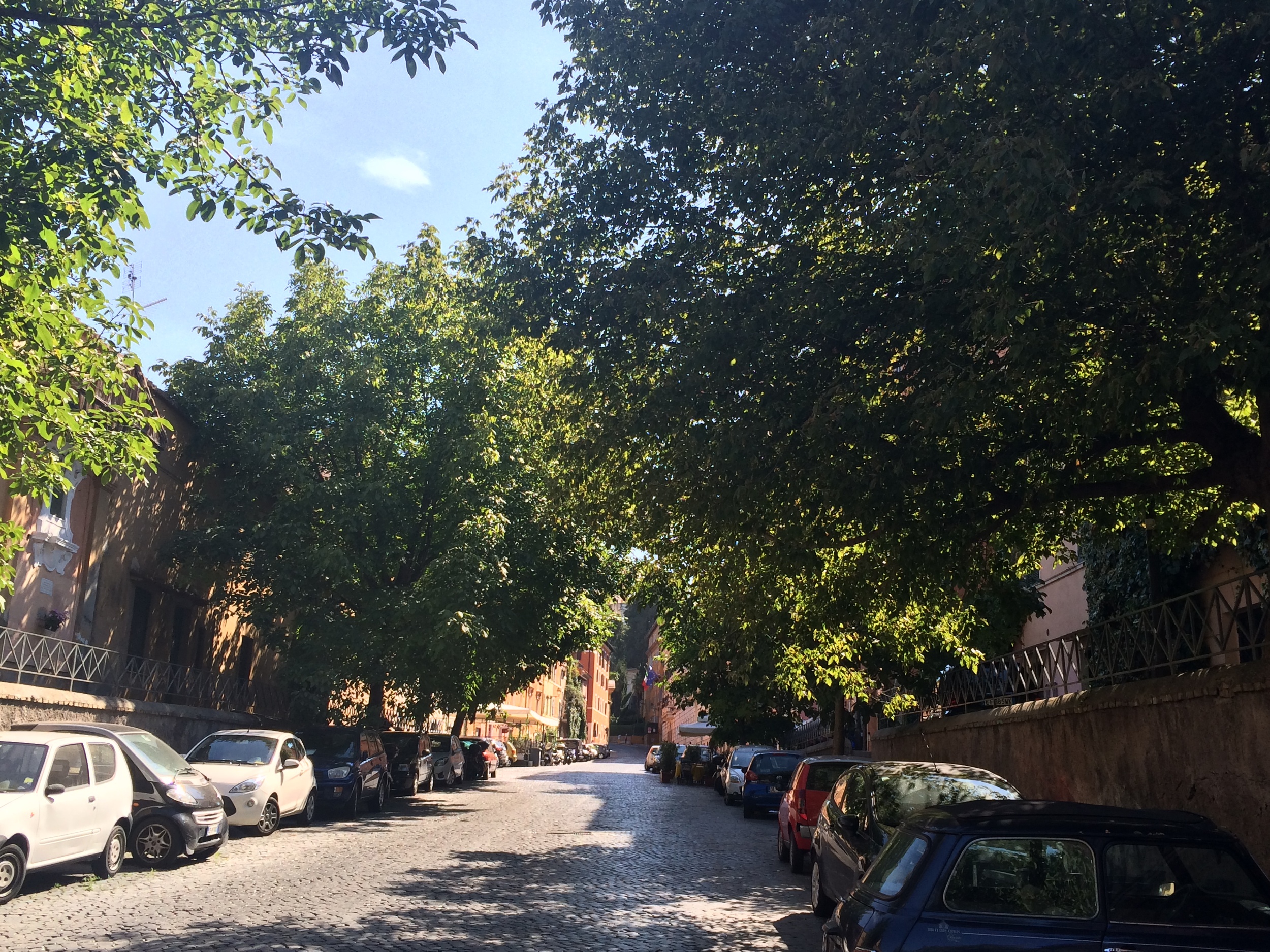 Side streets in Trastevere, quiet and peaceful