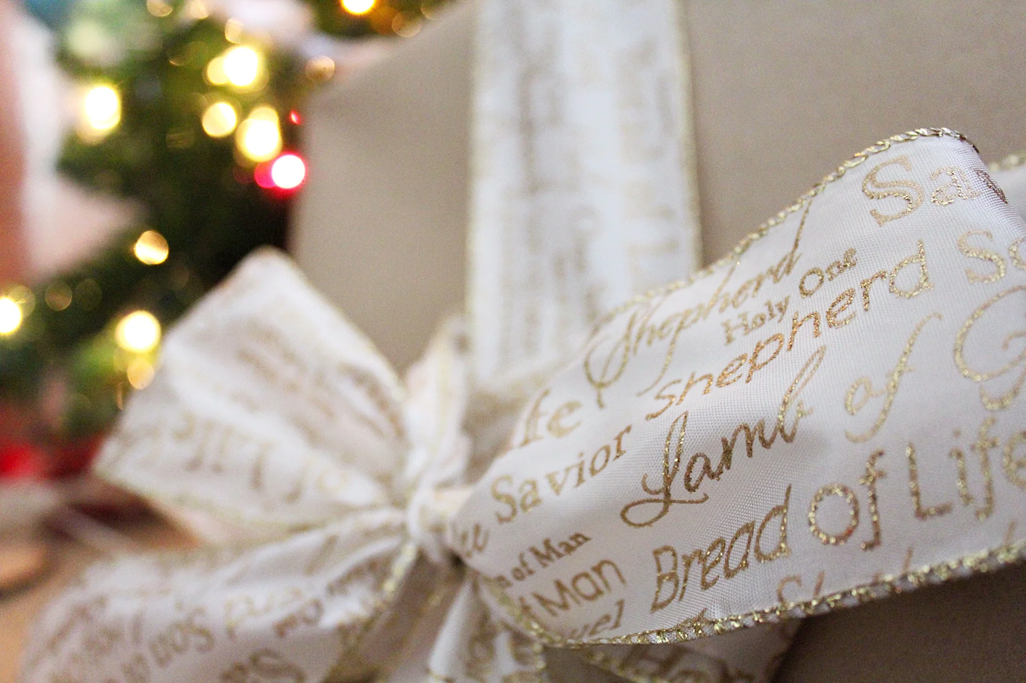 christmas-wrap-ideas-diy-bow.jpg
