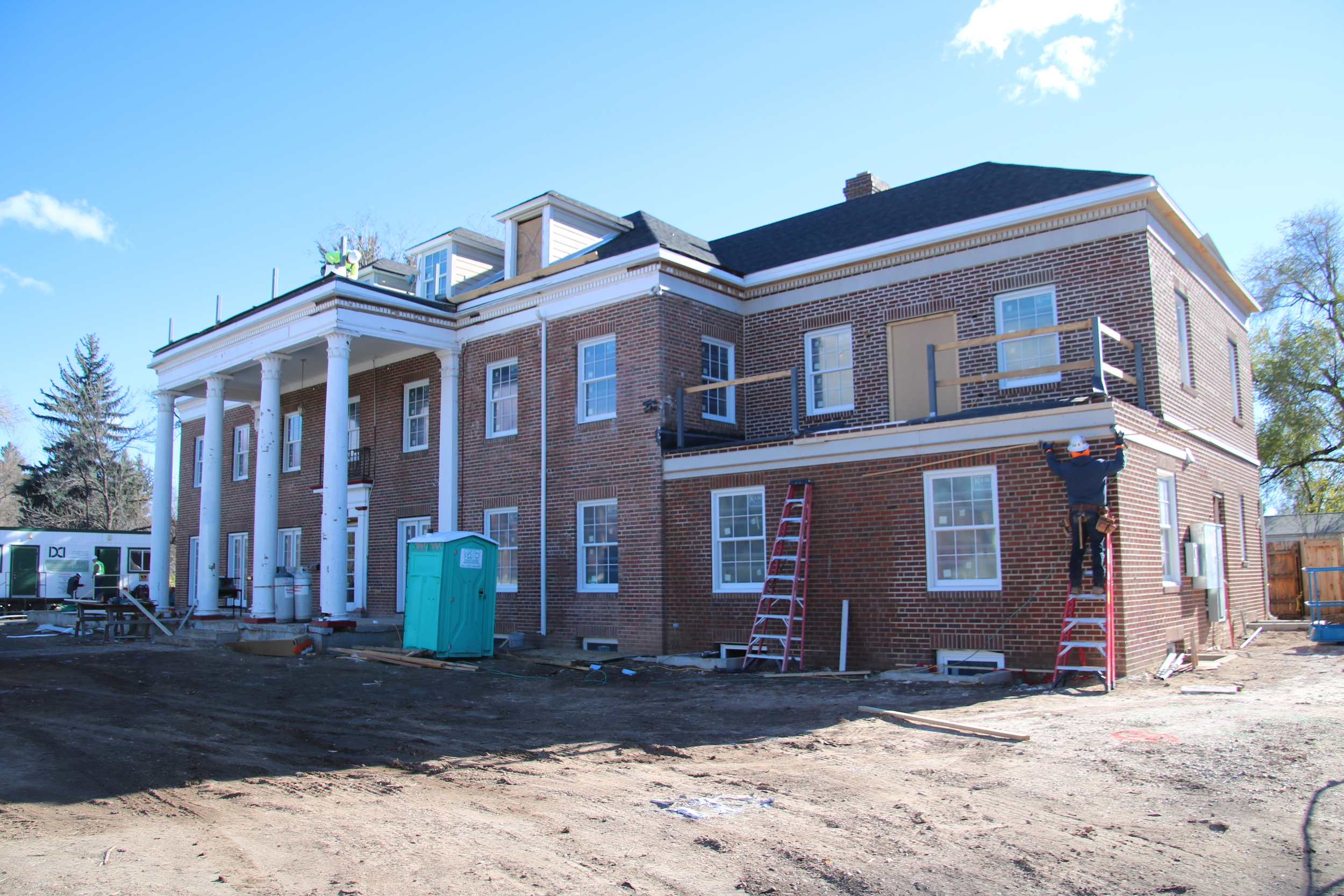 2015-11-18 new windows trim front of house.JPG