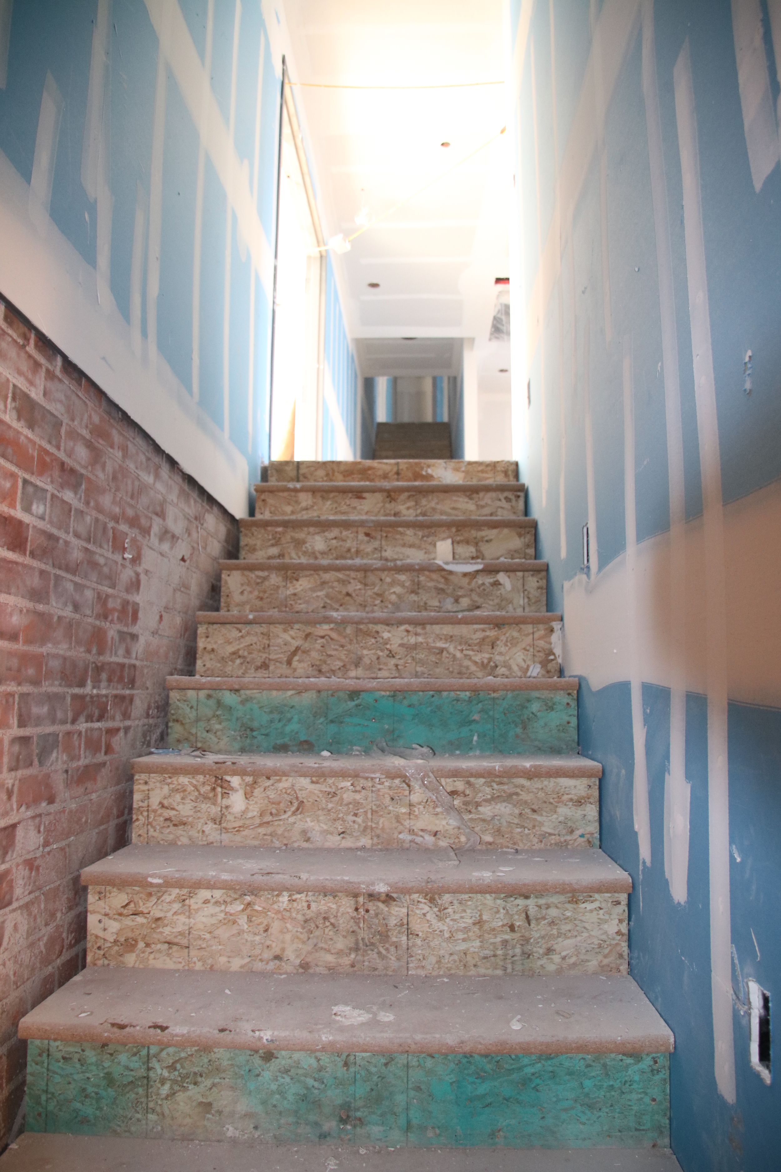 2015-12-21 Looking up main basement stairs.JPG