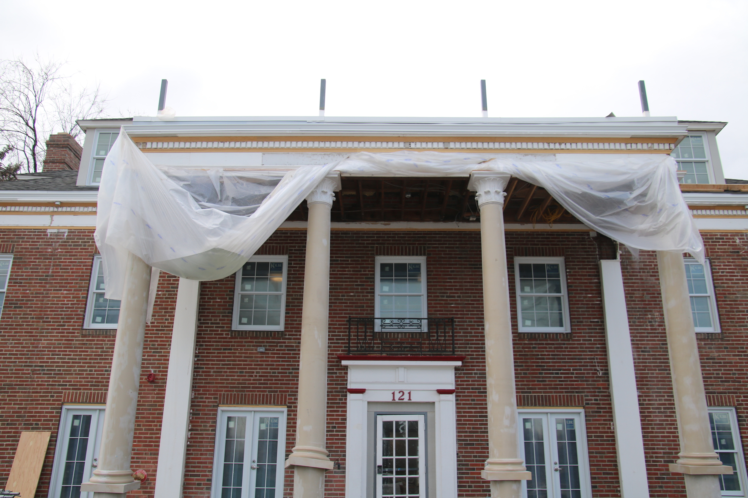 2016-02-15 work on columns and portico.JPG