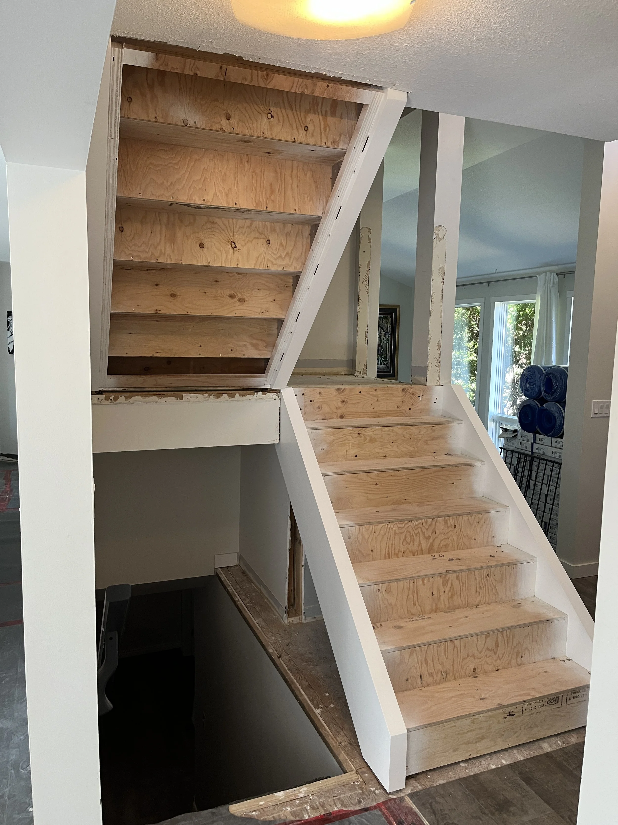 Constructoin Grade Finished Stringer Stairs.jpeg