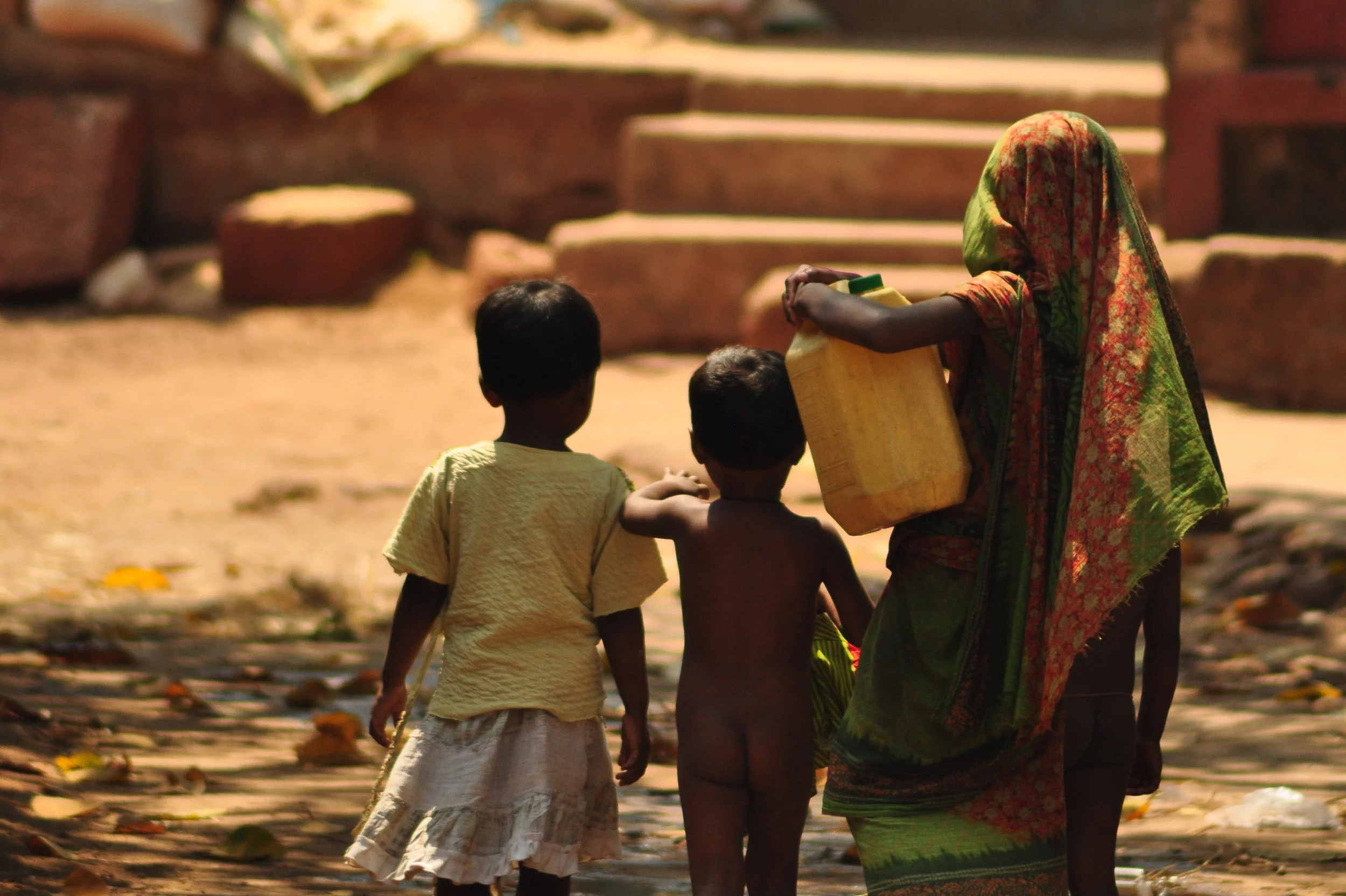 7_ritika_sood_3kids.JPG