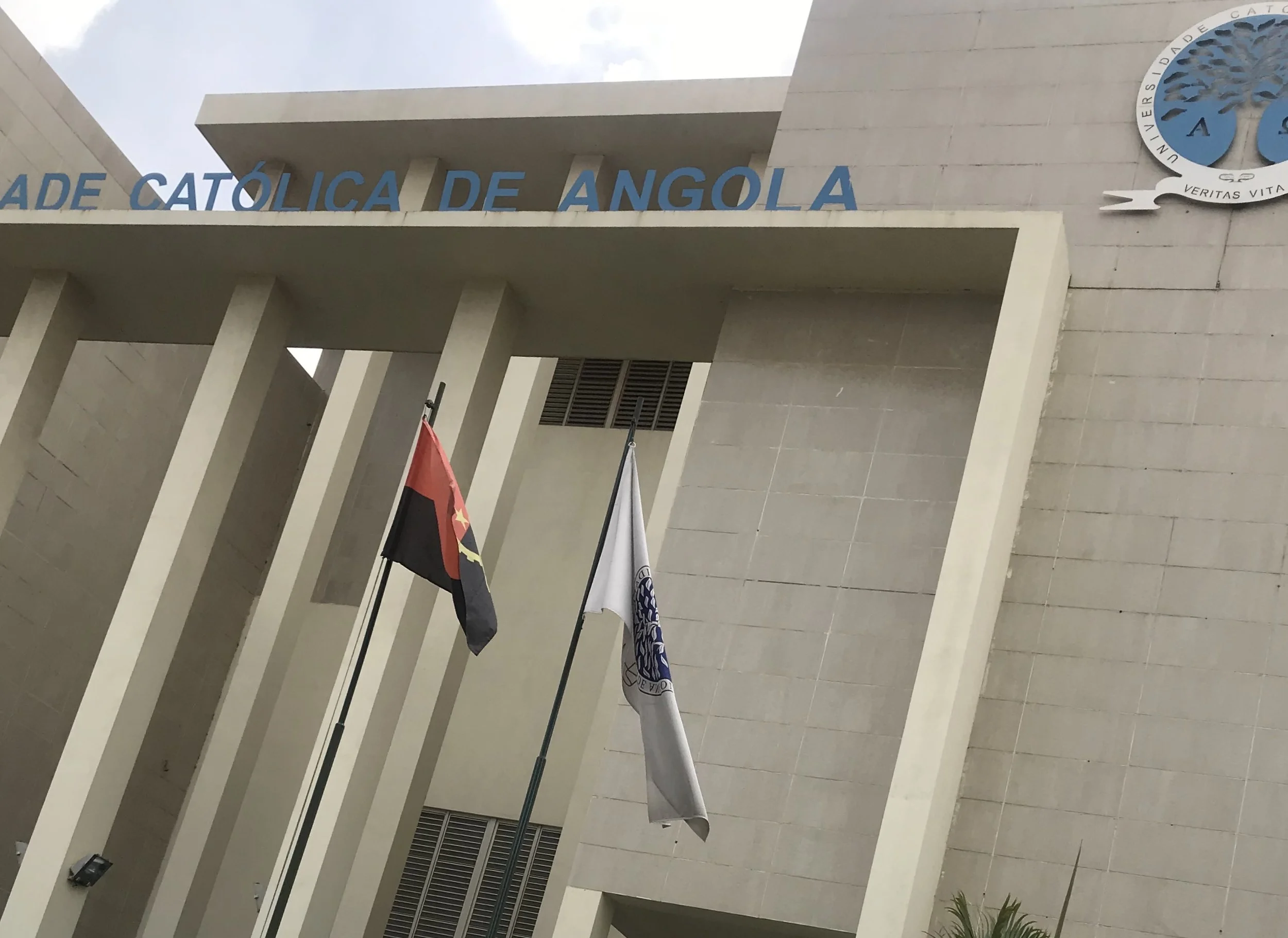 IDEV PRACTICUM 2019: CHINESE LENDING PRACTICES IN ANGOLA: PREDATORY OR PRACTICAL?