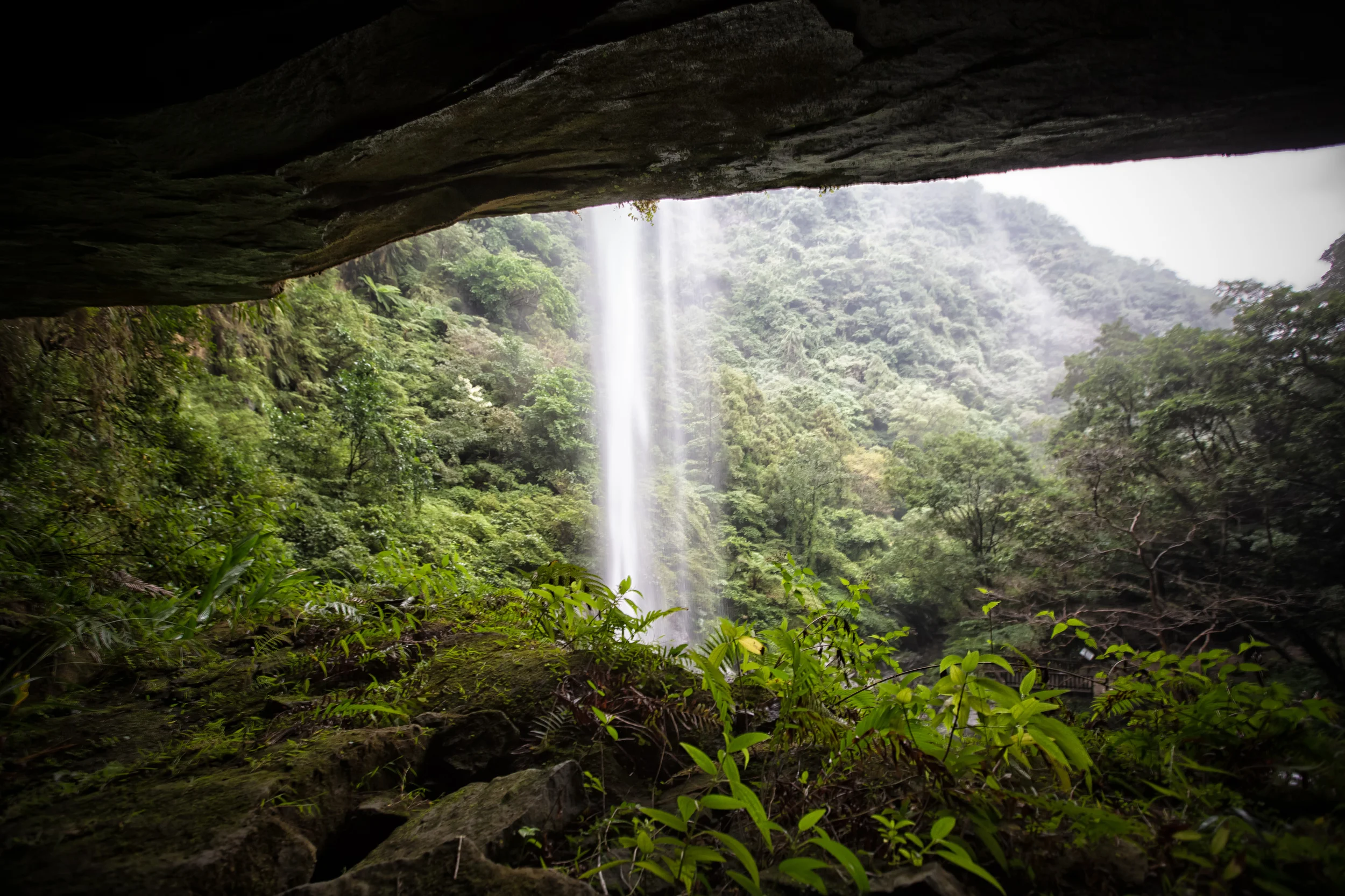 - The cave behind the Motian waterfall