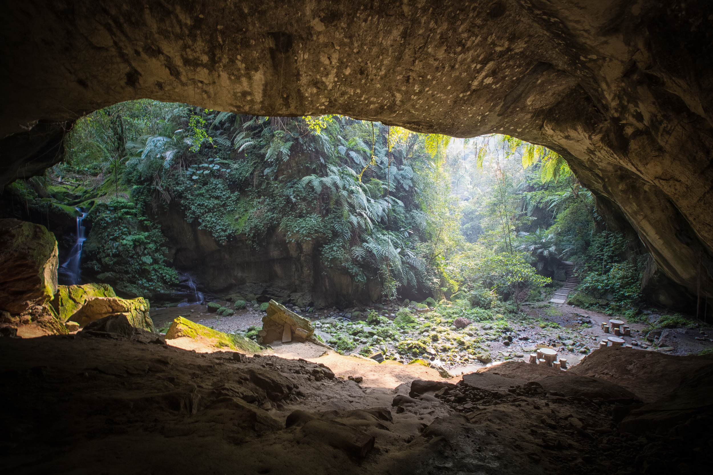 世界最大洞穴竟然就在越南，洞里处处有奇景，每年只能300人进入 - 知乎