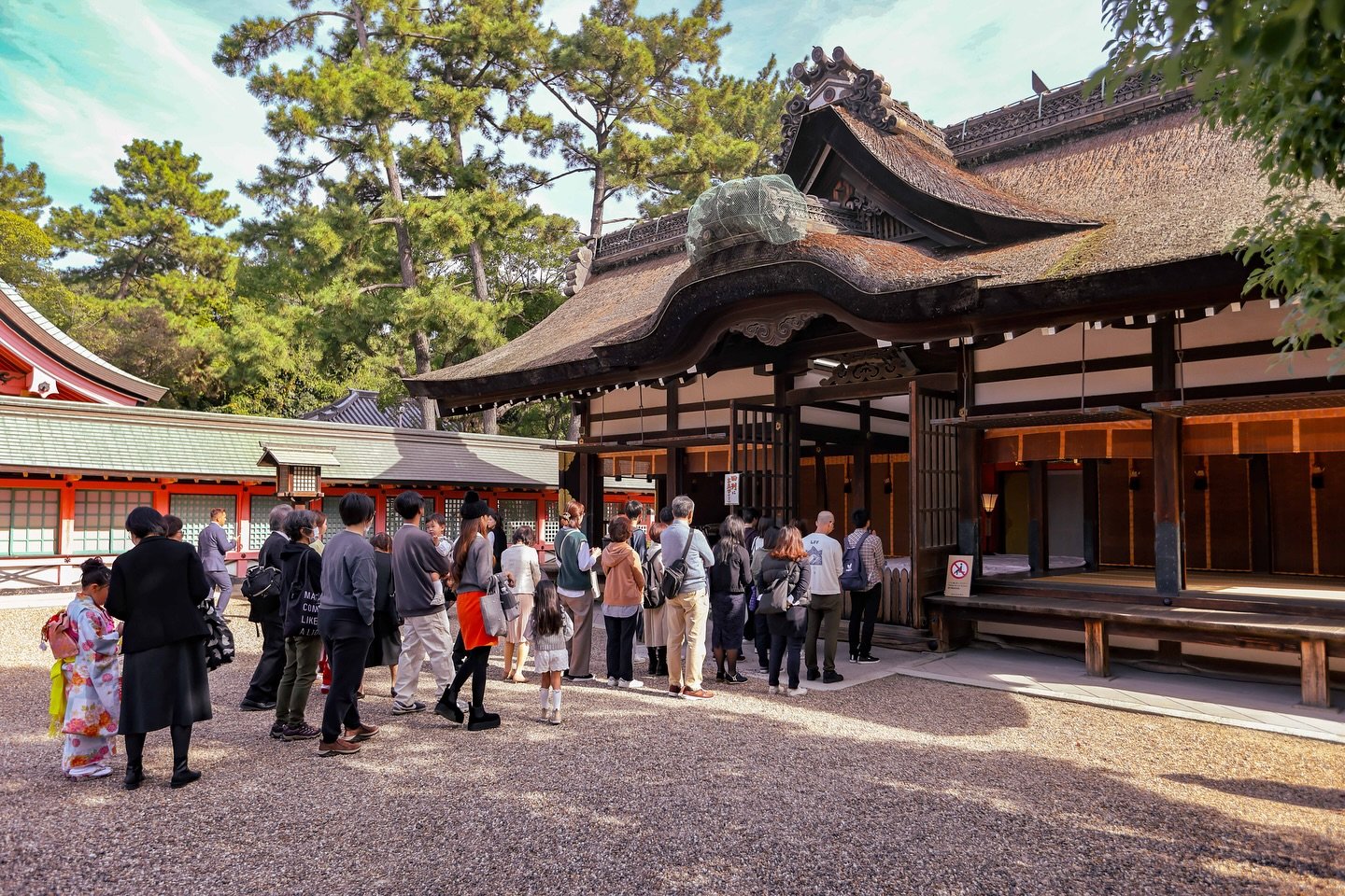Long line for prayers at the Sumiyoshi Grand Shrine&rsquo;s main hall. Even longer wait if you want to take photos without a lot of people in your frame! This is a busy place!