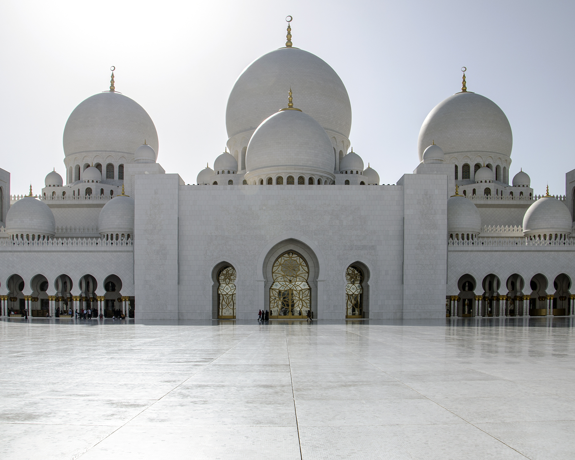 Moschea Abu Dhabi - piazzale interno-1231.jpg