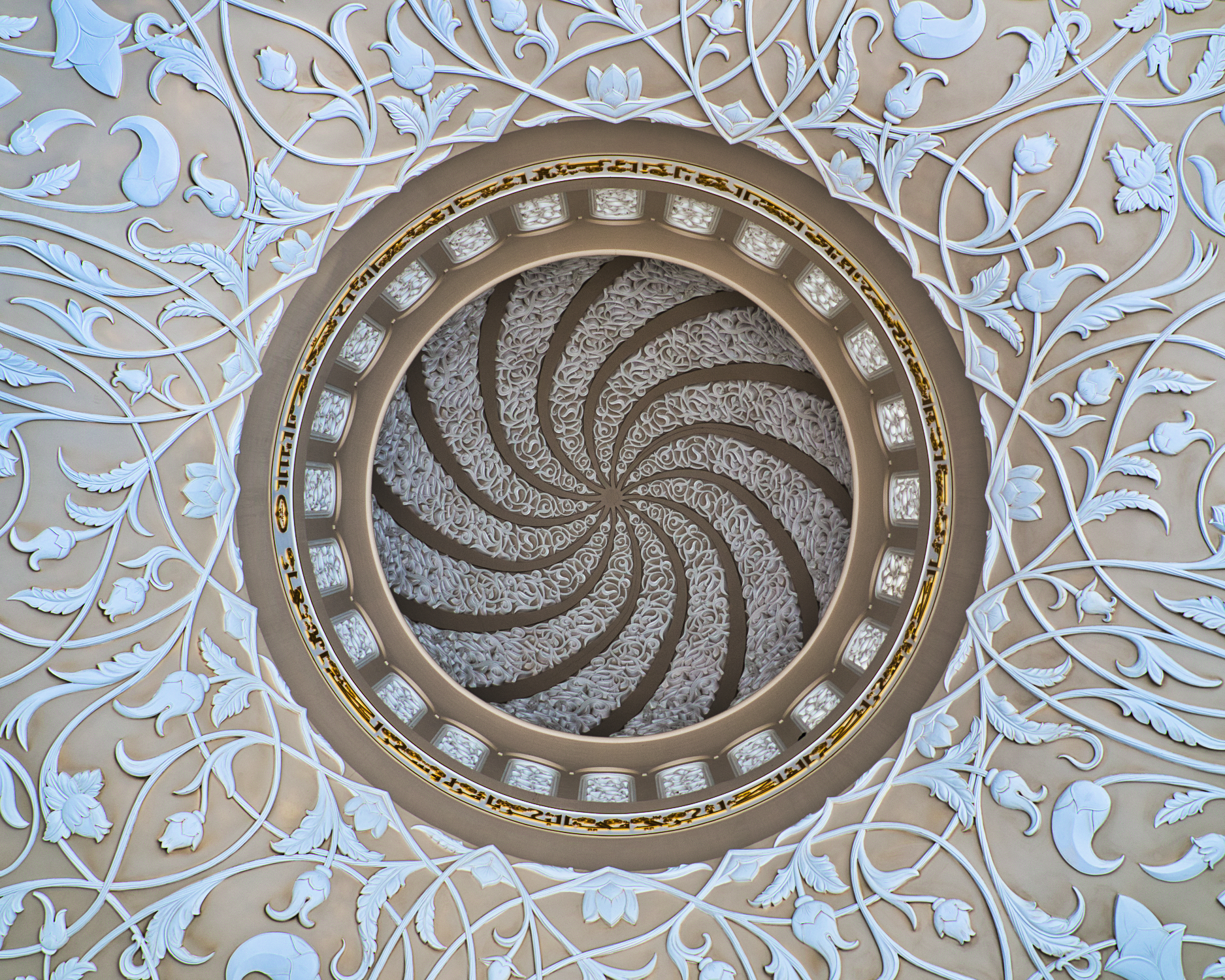 Moschea Abu Dhabi - interno cupola spirale -1276.jpeg