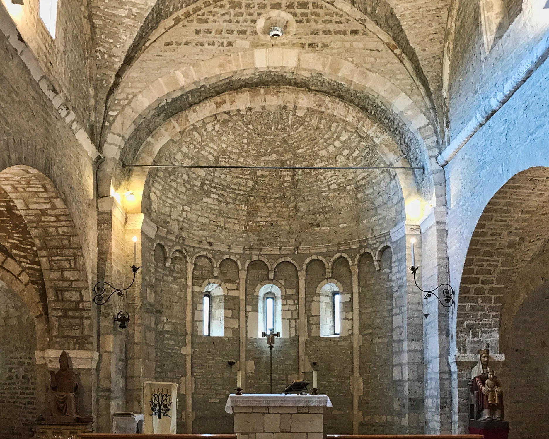 Presbiterio - Abbazia di S. Urbano - Valle di S. Clemente - Marche
