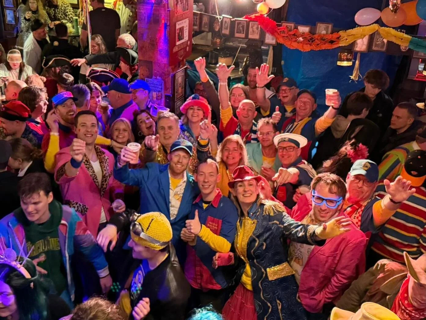 Stadt mit K! ❤️🤍 

#keulen #k&ouml;ln #alaaf #karnevalsmaus #karneval