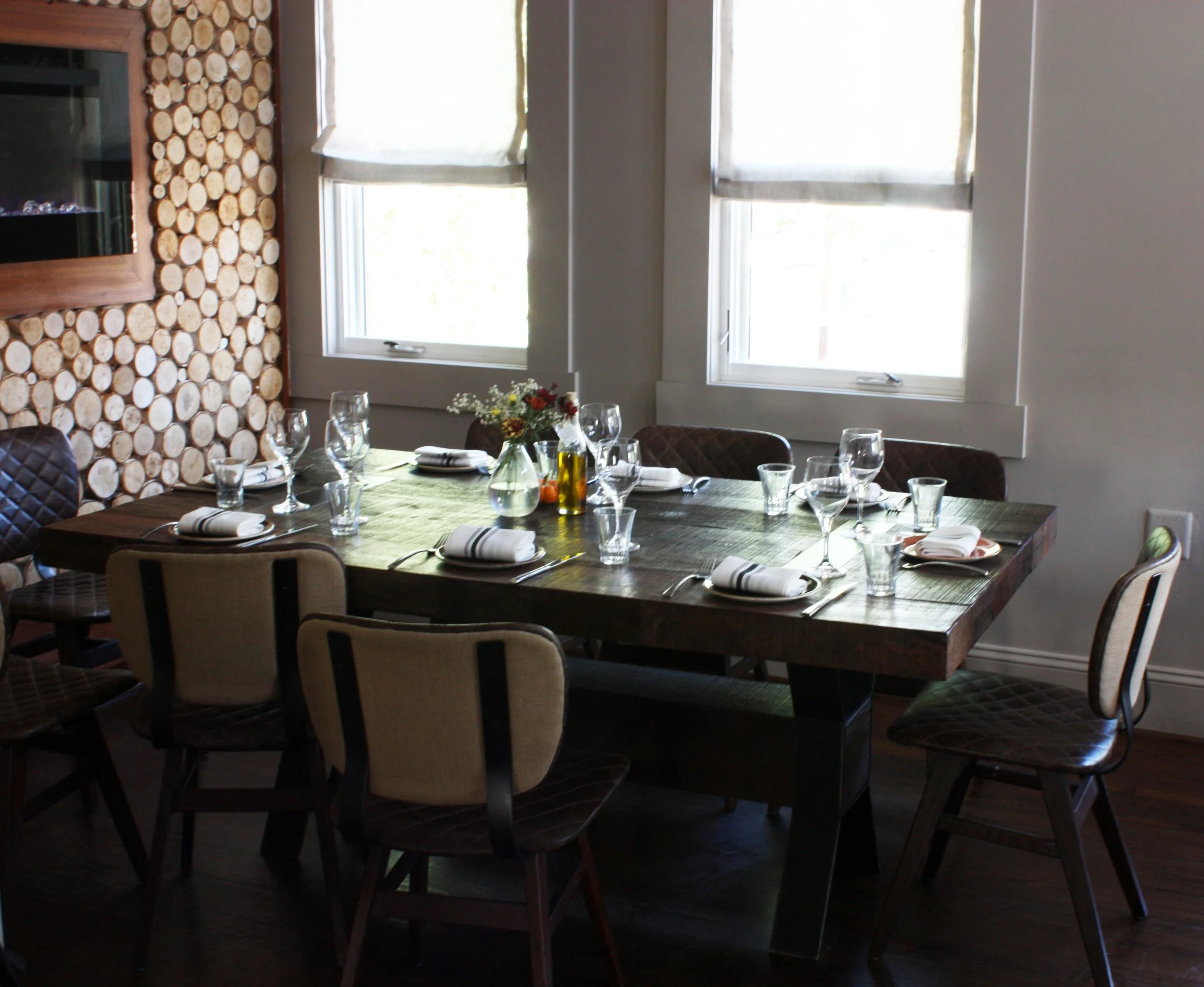 Upstairs tables overlook macarthur boulevard.