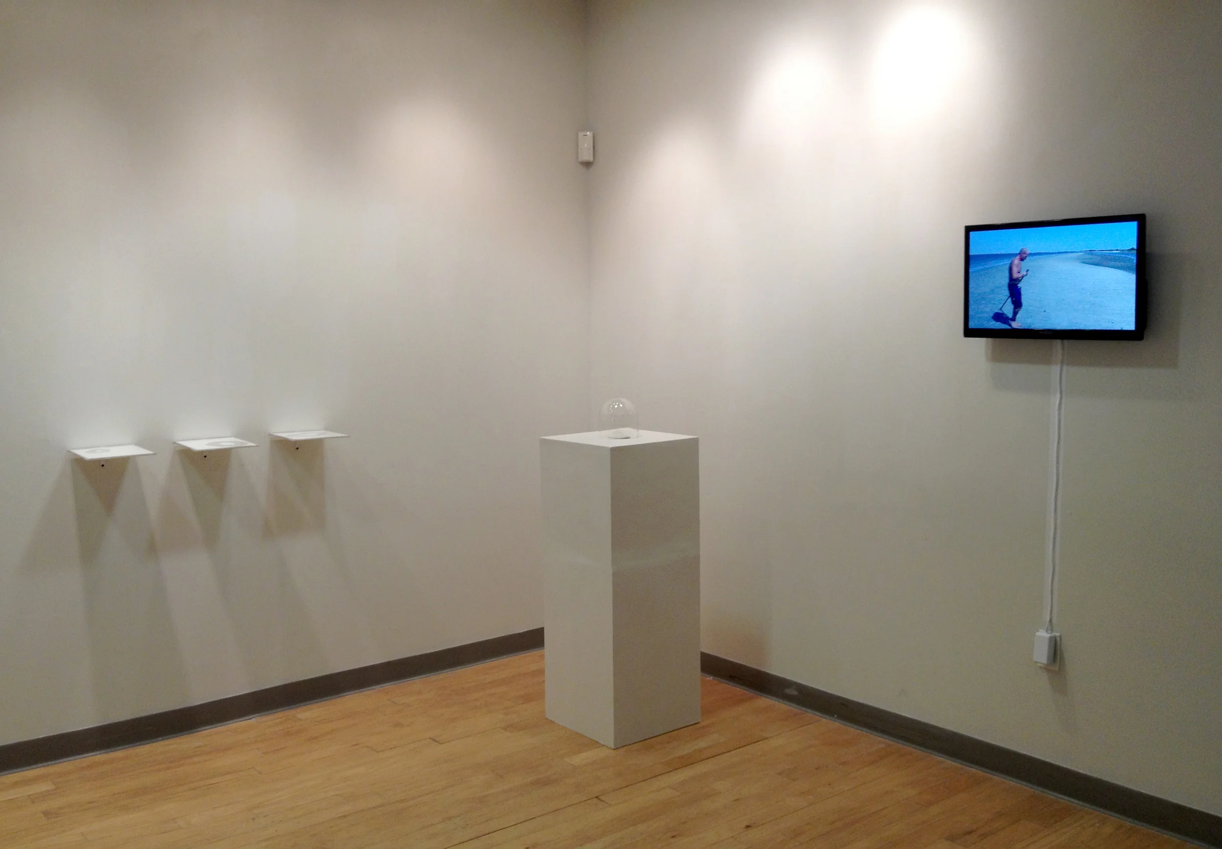 "What Remains" and "Contour Drawing of a Clam Shell", 2014, Installation view, Jeanie Tengelson Gallery