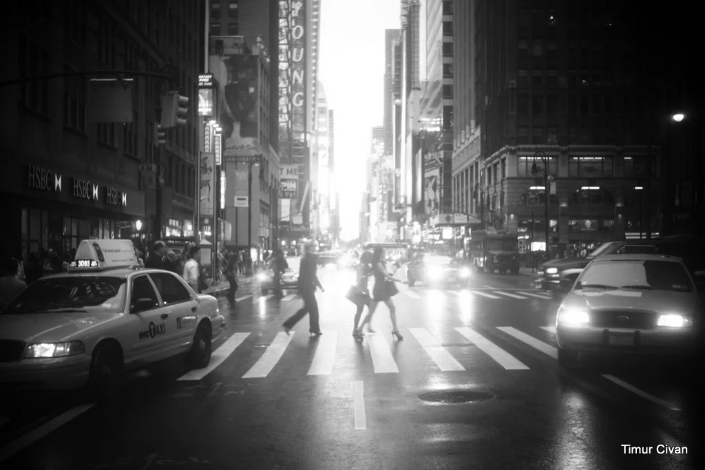 Timur Civan adaptó su moderna cámara reflex digital para usar una lente de más de 100 años y salió a sacar fotos por Nueva York.