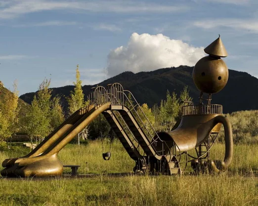 El weblog PlayGroundology está dedicado a las particularidades de las plazas y parques alrededor del mundo. Ahí se pueden encontrar cosas como la escultura de la foto, que estará emplazada en un parque de Manhattan (Nueva York) a mediados de este añ…