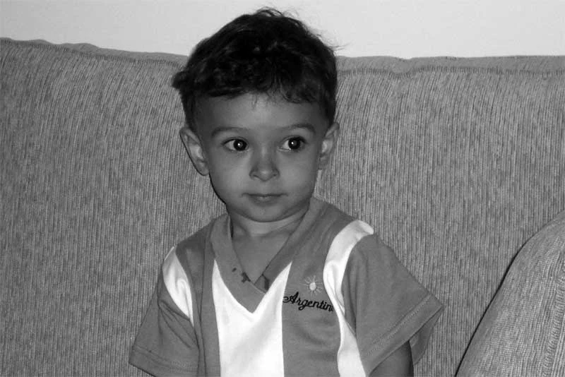 Mateo entrena para barra brava, toma uno