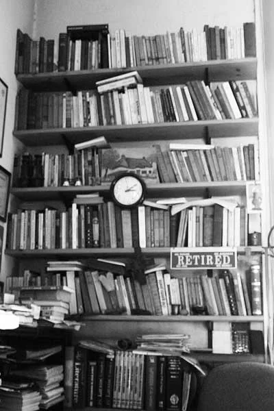 Biblioteca en el escritorio de Turdera