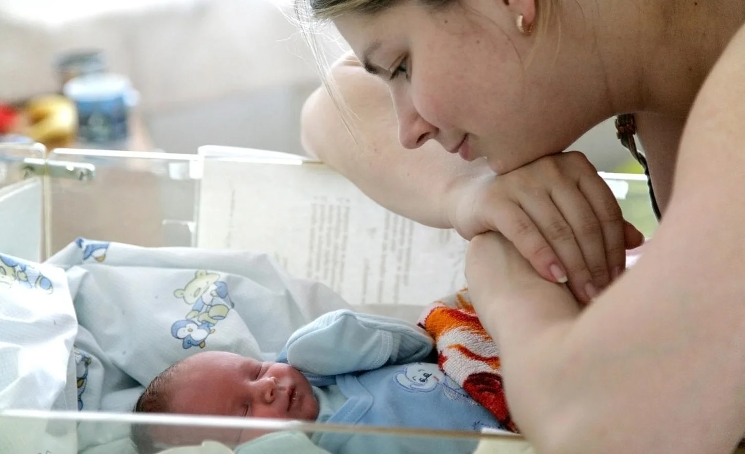 NICU mom looking at preemie