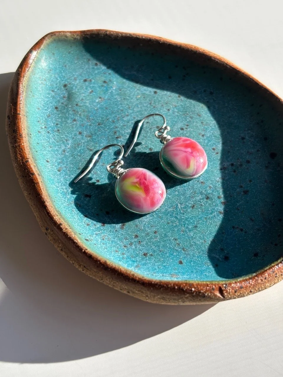 solo drop earrings // pink