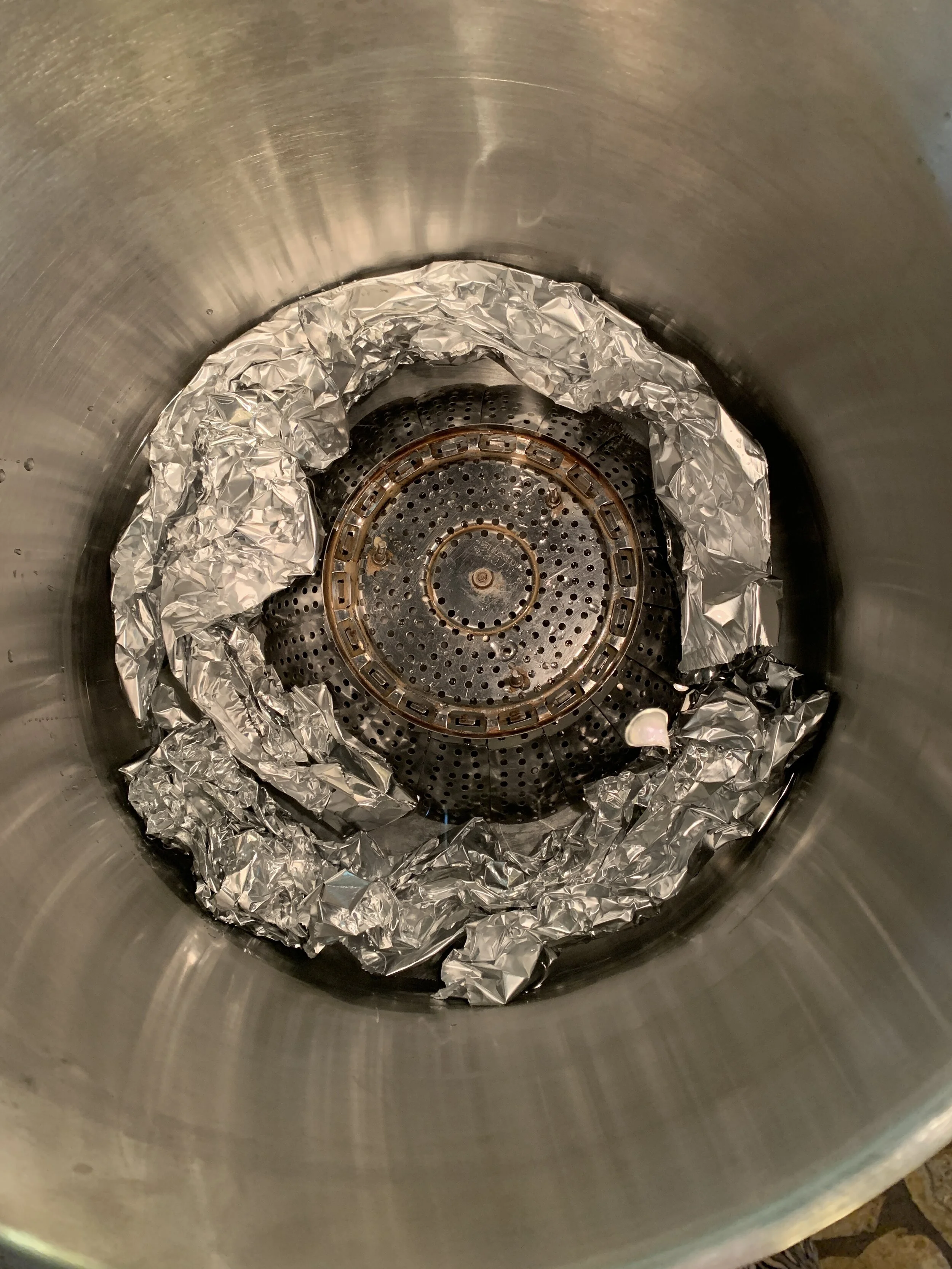 Inside of pot with foil for tamales.JPG