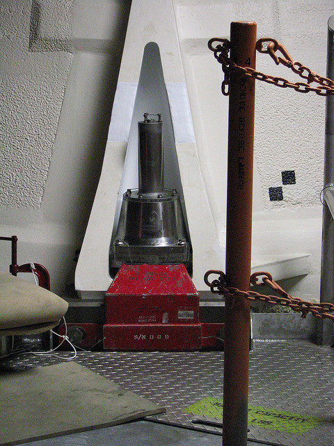 Closeup of the plunger, blast cap.