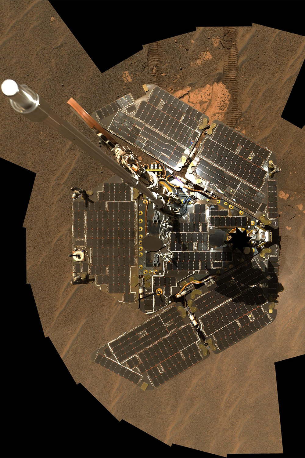 Opportunity photographs its solar panels