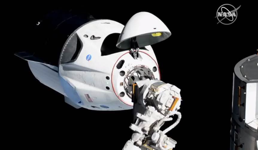Crew dragon approaching Station