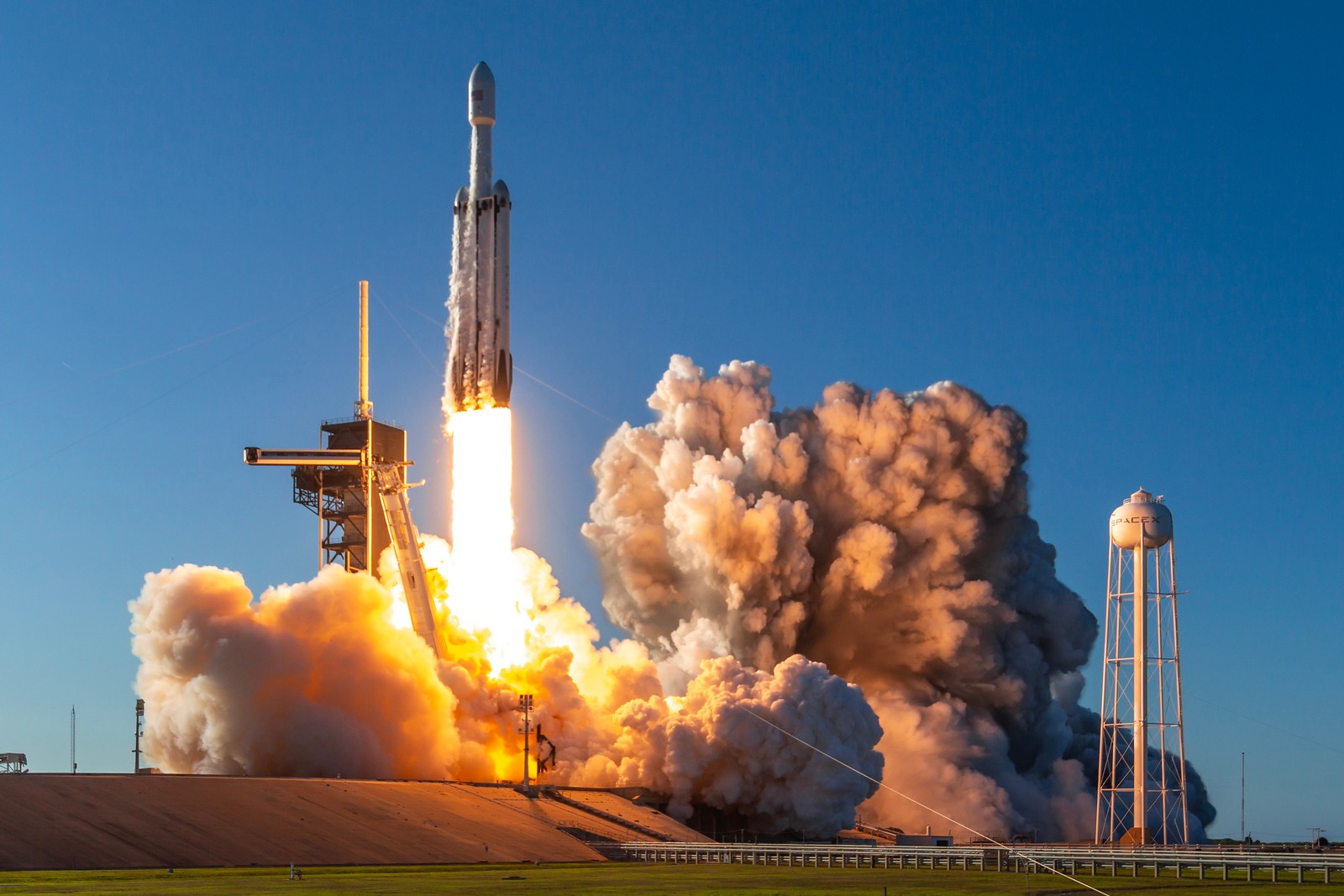 Trevor Mahlman’s capture of the second ever Falcon Heavy on liftoff