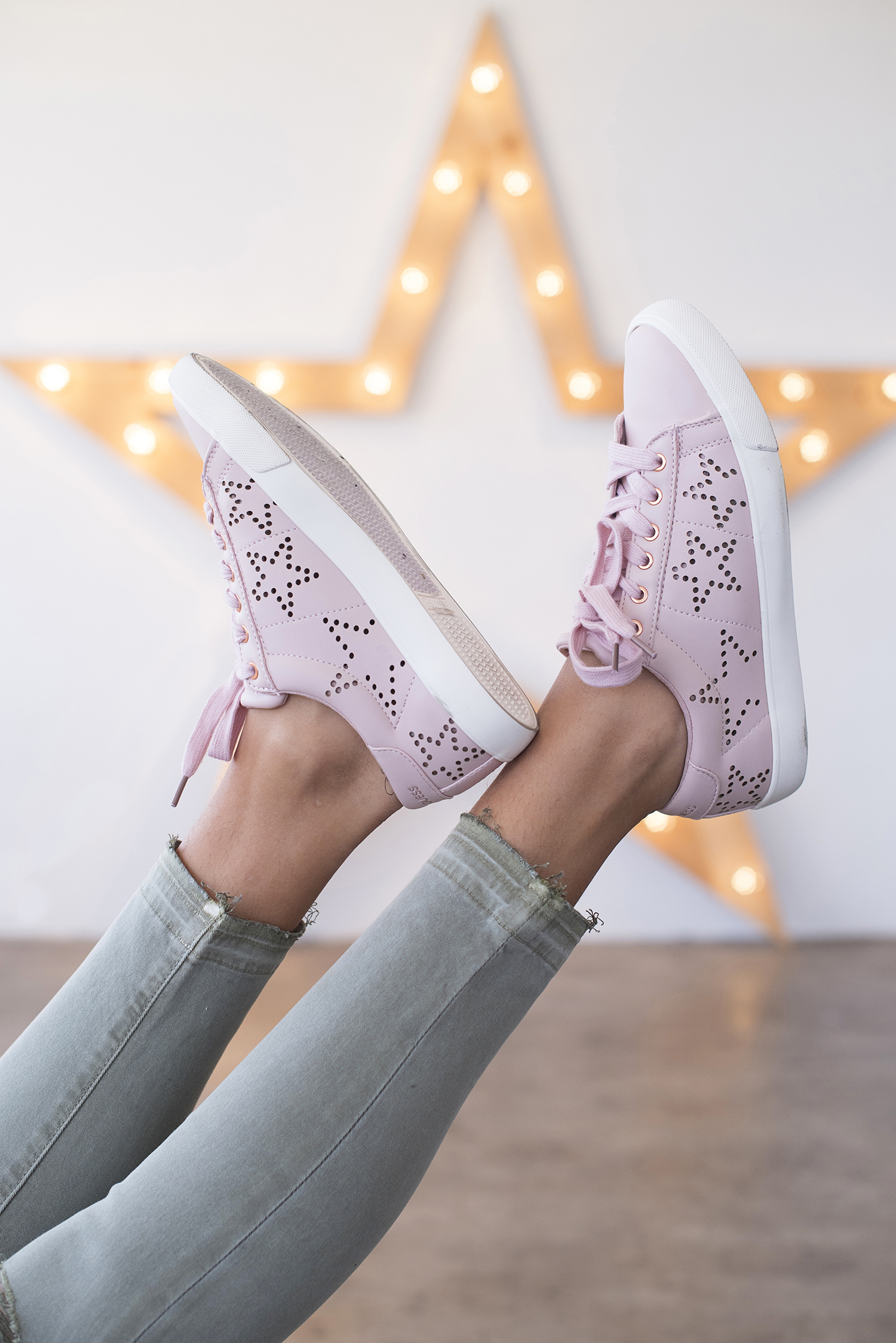 FashionSneakers039.jpg