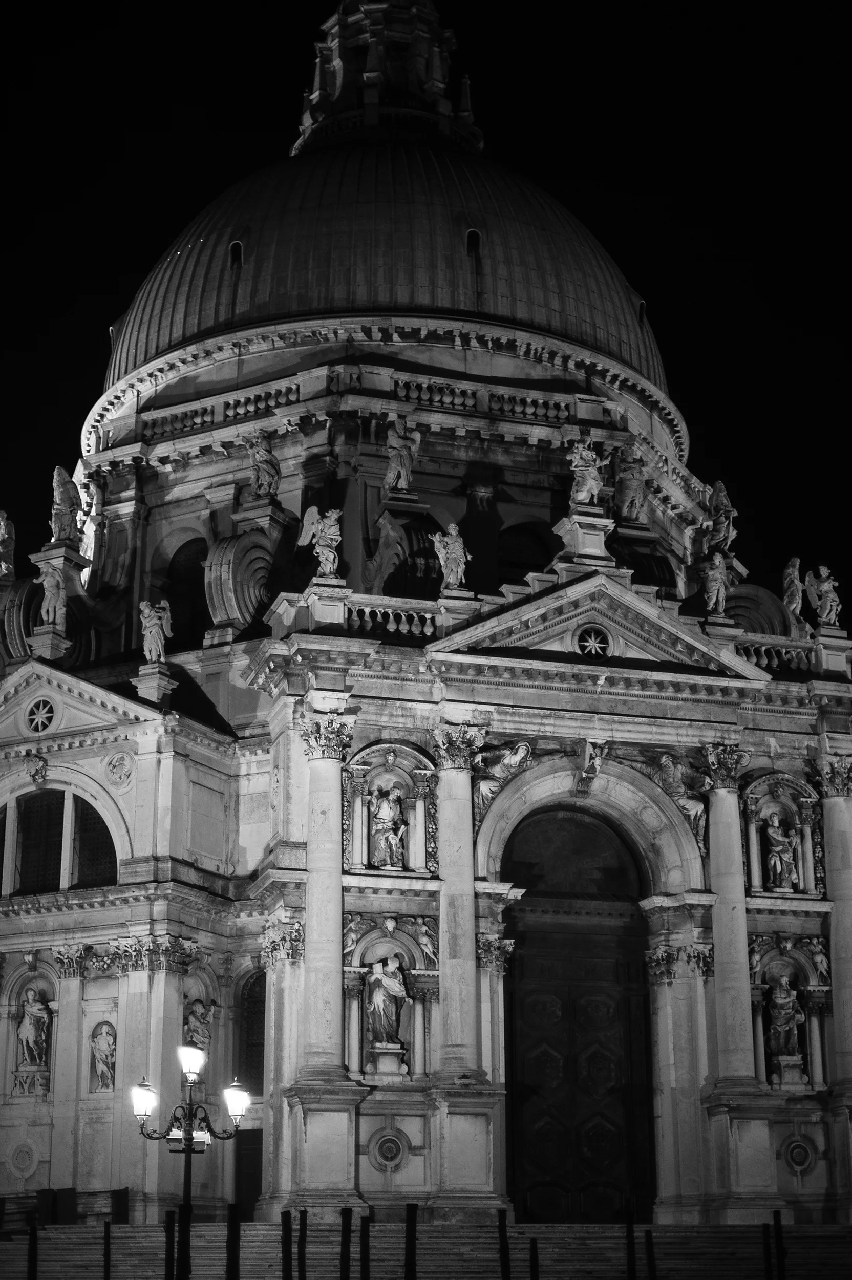 VeniceatNight005.jpg
