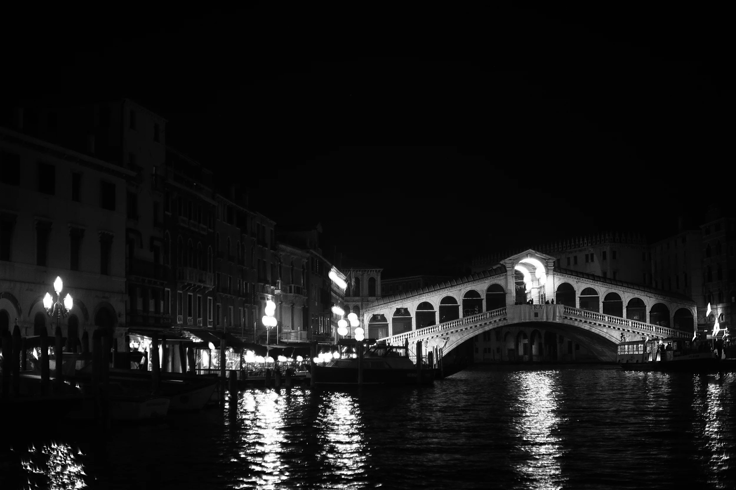 VeniceatNight008.jpg