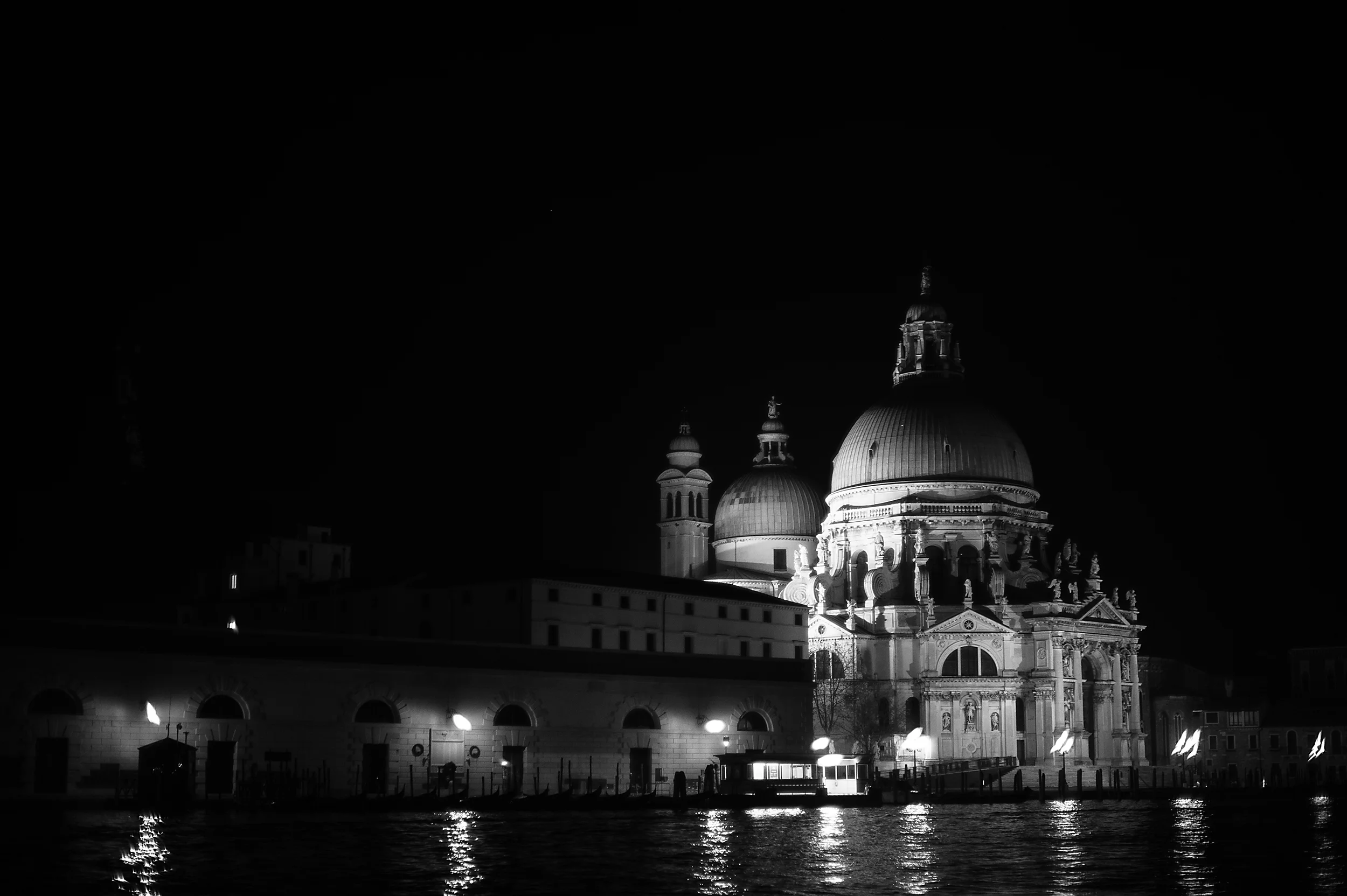 VeniceatNight013.jpg