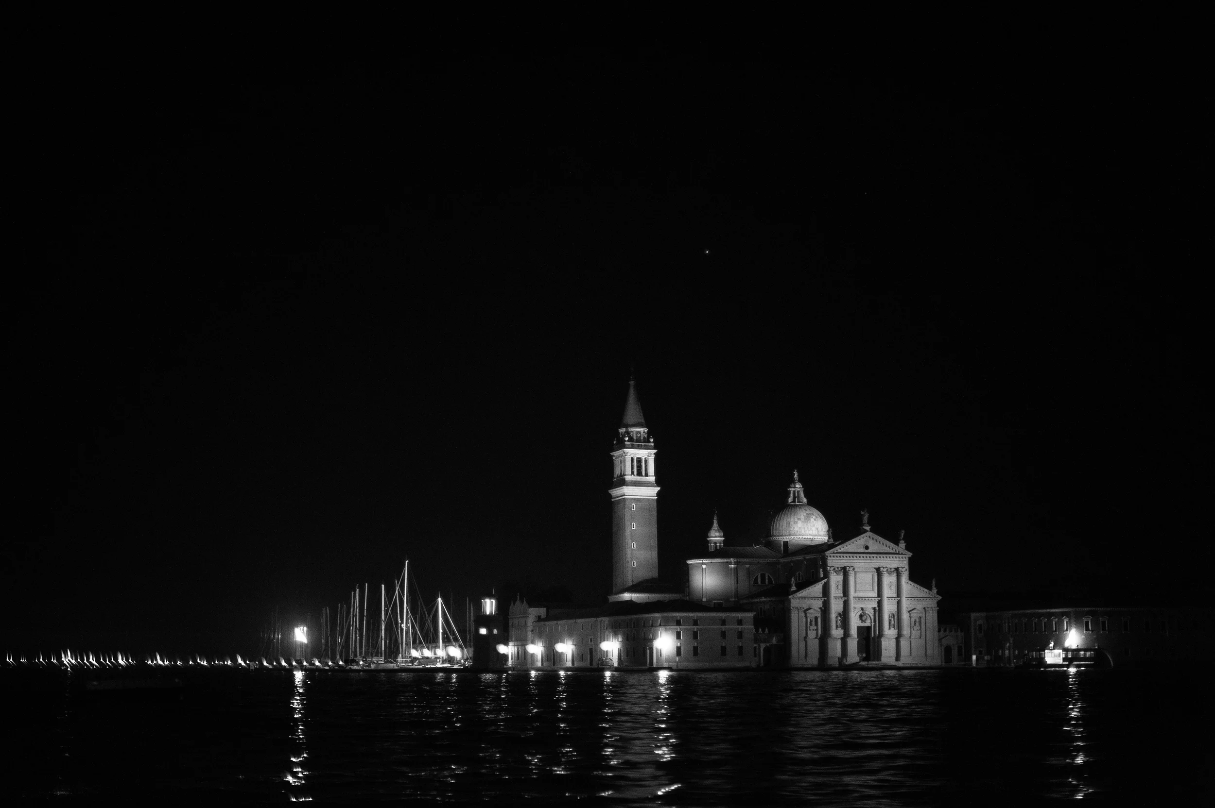 VeniceatNight015.jpg