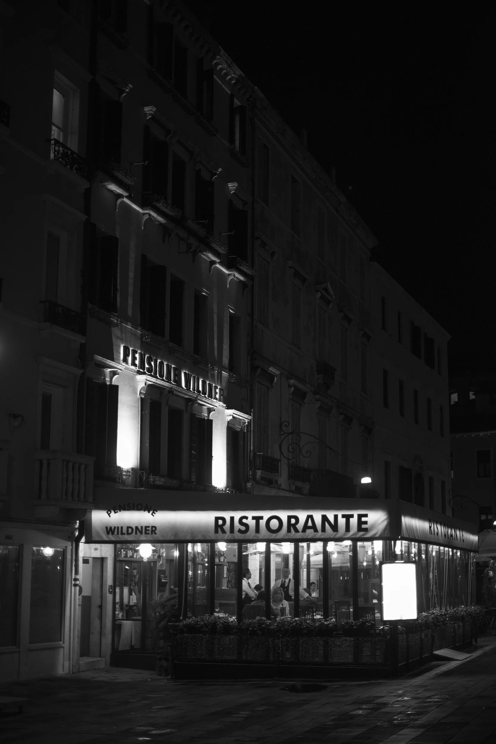 VeniceatNight026.jpg