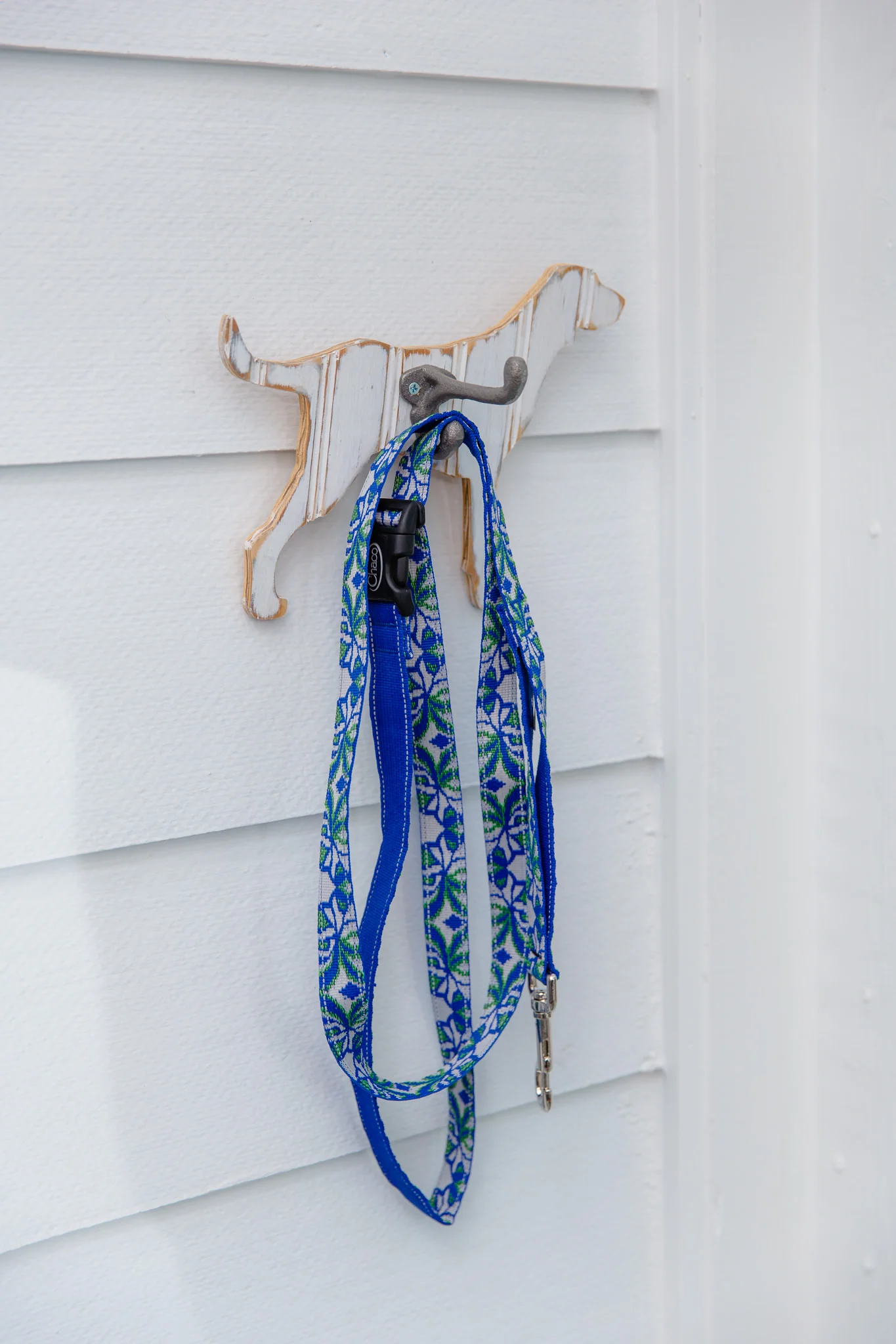 leash holder grace graffiti