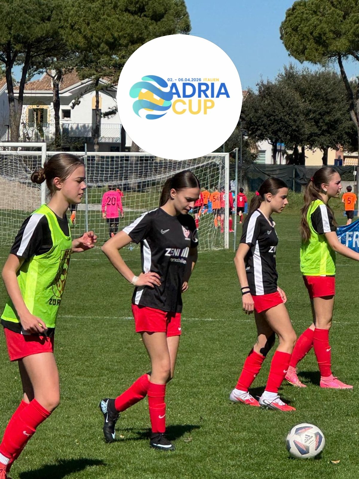 🏆 Historischer Erfolg in Italien 🇮🇹⚽

Zum ersten Mal in der Vereinsgeschichte konnten wir ein internationales Turnier gewinnen!

Mit den Teams Ba, Bb und Ca reisten wir am 2. April fr&uuml;hmorgens an den Adria Cup in Lignano (Italien). Nach einer