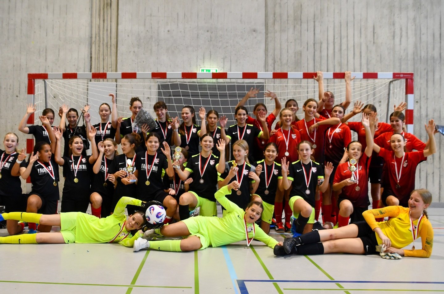 Was f&uuml;r ein Wochenende beim 19. FFC S&uuml;dost Hallenturnier 2025 🔥⚽️ 44 Teams, 26 Vereine und zwei Tage voller Emotionen.

Ein riesiges Merci an alle Helferinnen und Helfer ❤️

Und nat&uuml;rlich danke an alle Teams ihr habt die Halle zum Koc