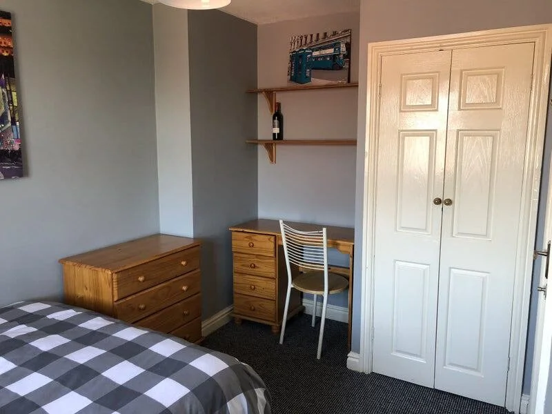 BL ensuite bedroom 2.jpg