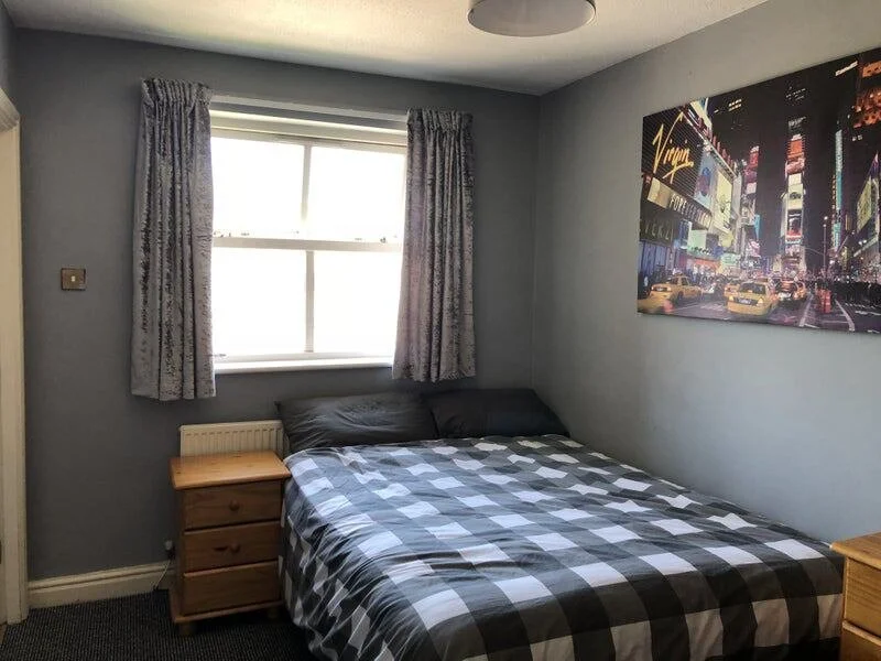 BL ensuite bedroom.jpg