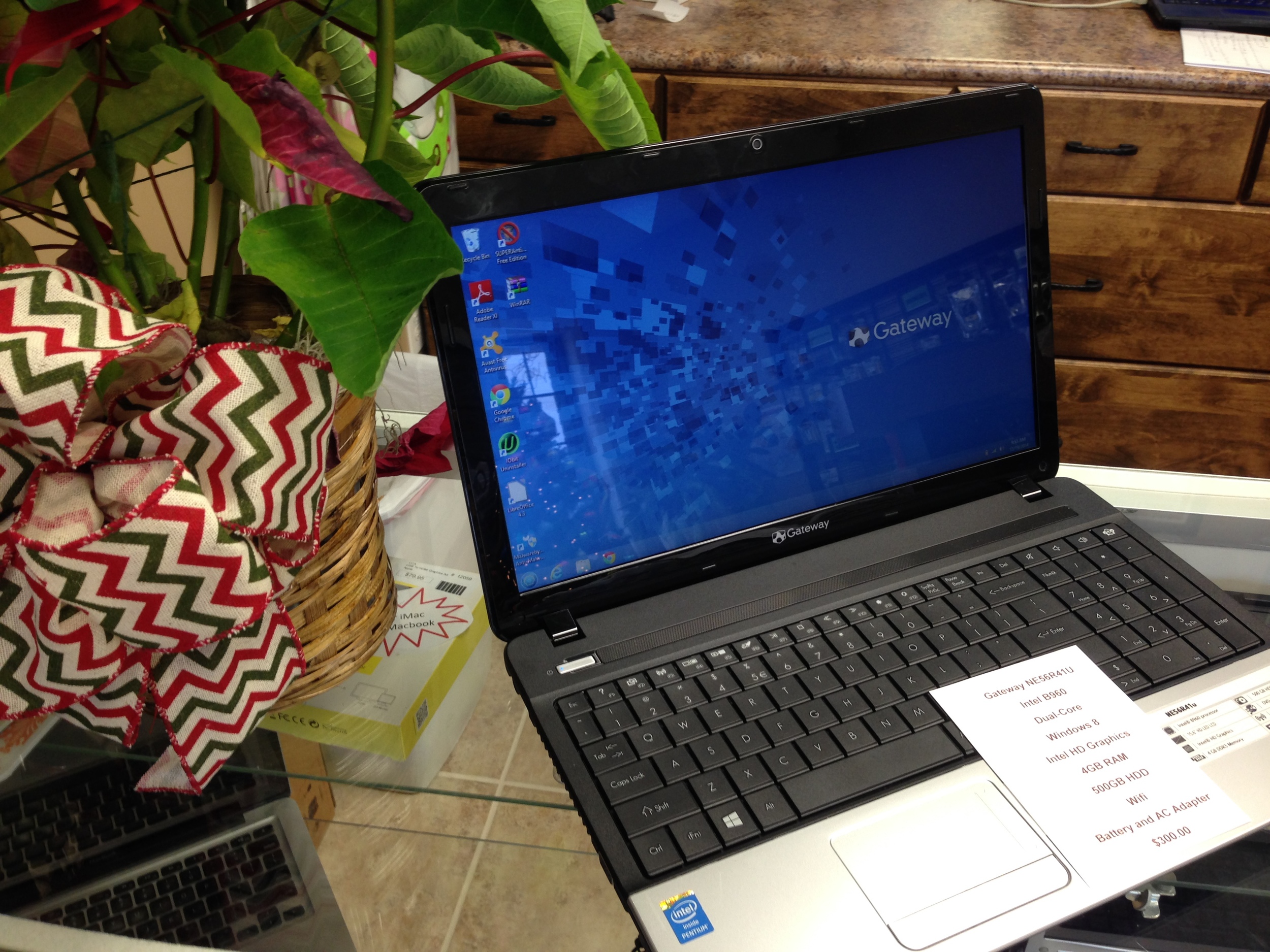 Gateway with Windows 8, 4GB RAM, 500GB Hard Drive, Battery & AC Adapter ...ONLY $300.00!