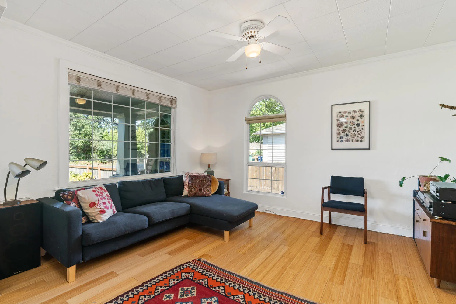 5326 SE 104th Ave Portland OR-large-008-013-Living Room-1500x1000-72dpi.jpg