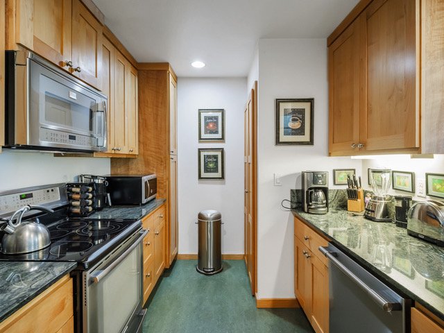 267 N Hayden Bay Dr-25.jpeg