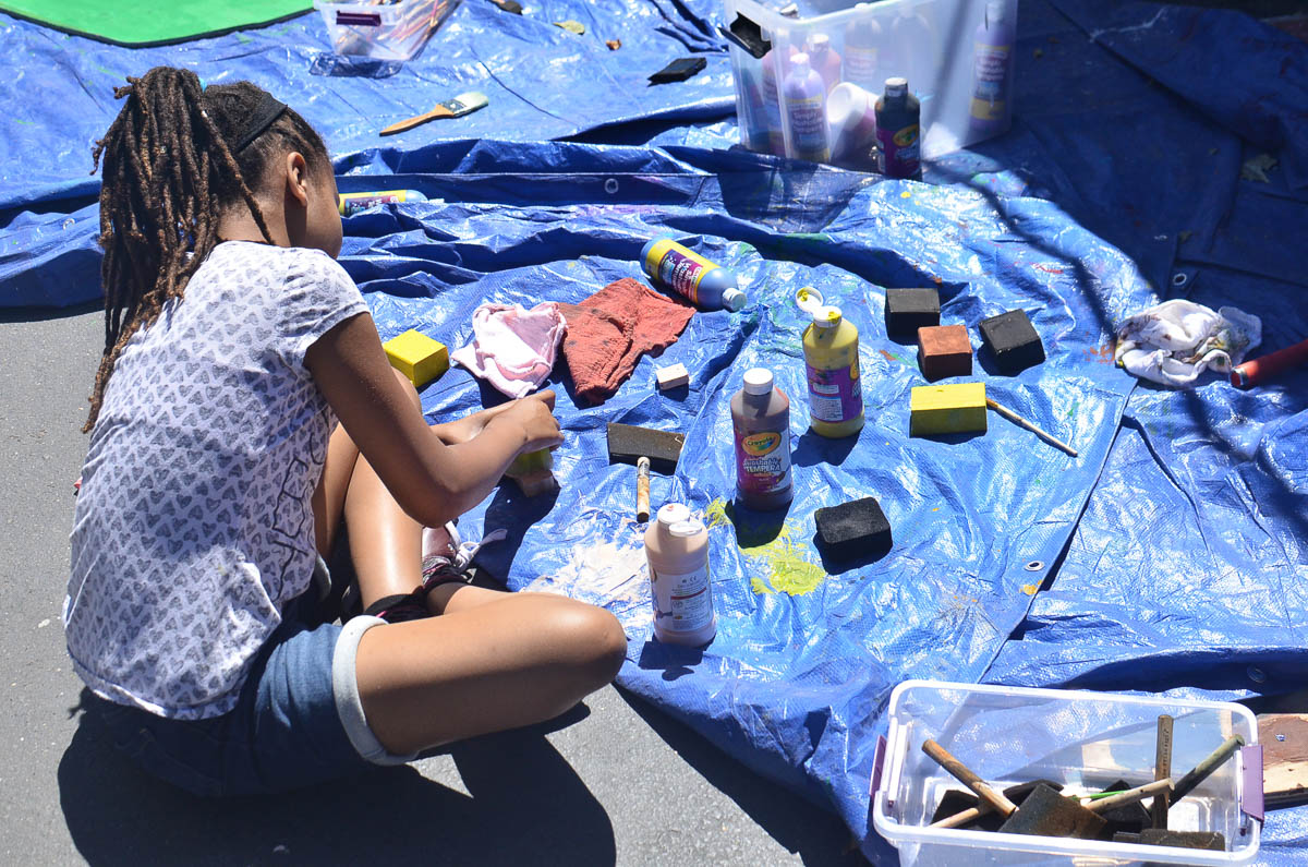  Makeda gets crafty, creating buttons and signs for the time machine. 