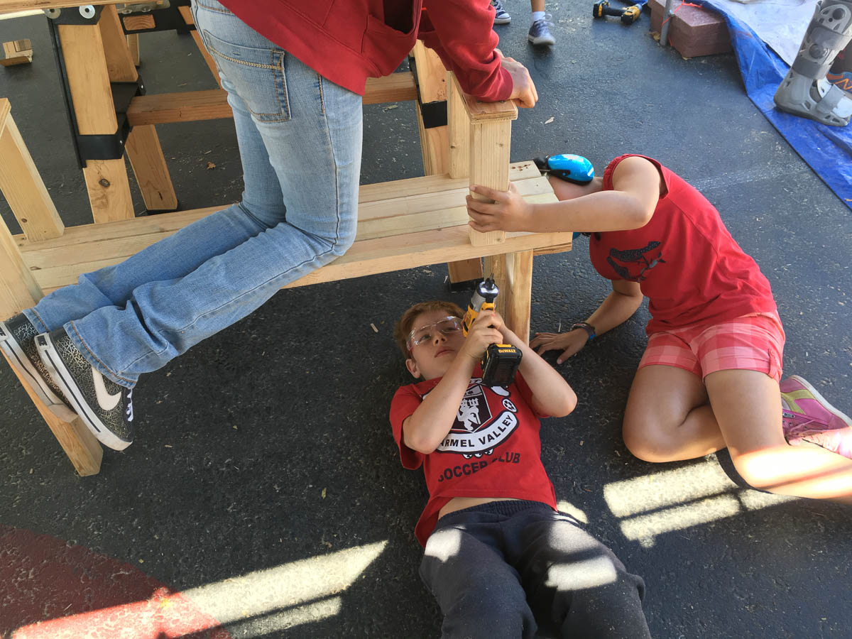  Marly, Shohum and Ohad are working hard to create a seat for the time machine - it's all about travelling in comfort and style these days! 