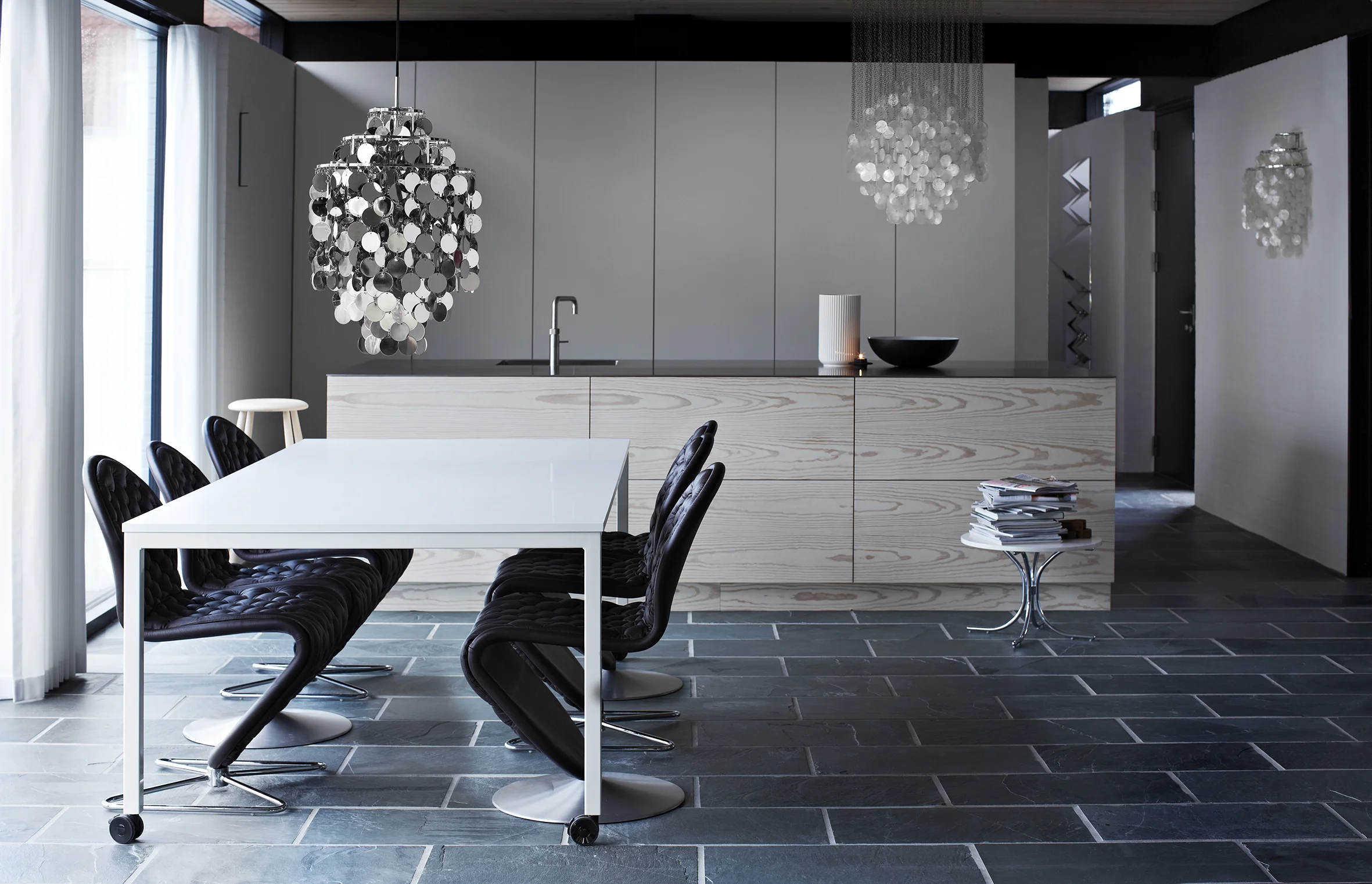 System%20123%20Dining%20Deluxe%20Lifestyle%201.jpg