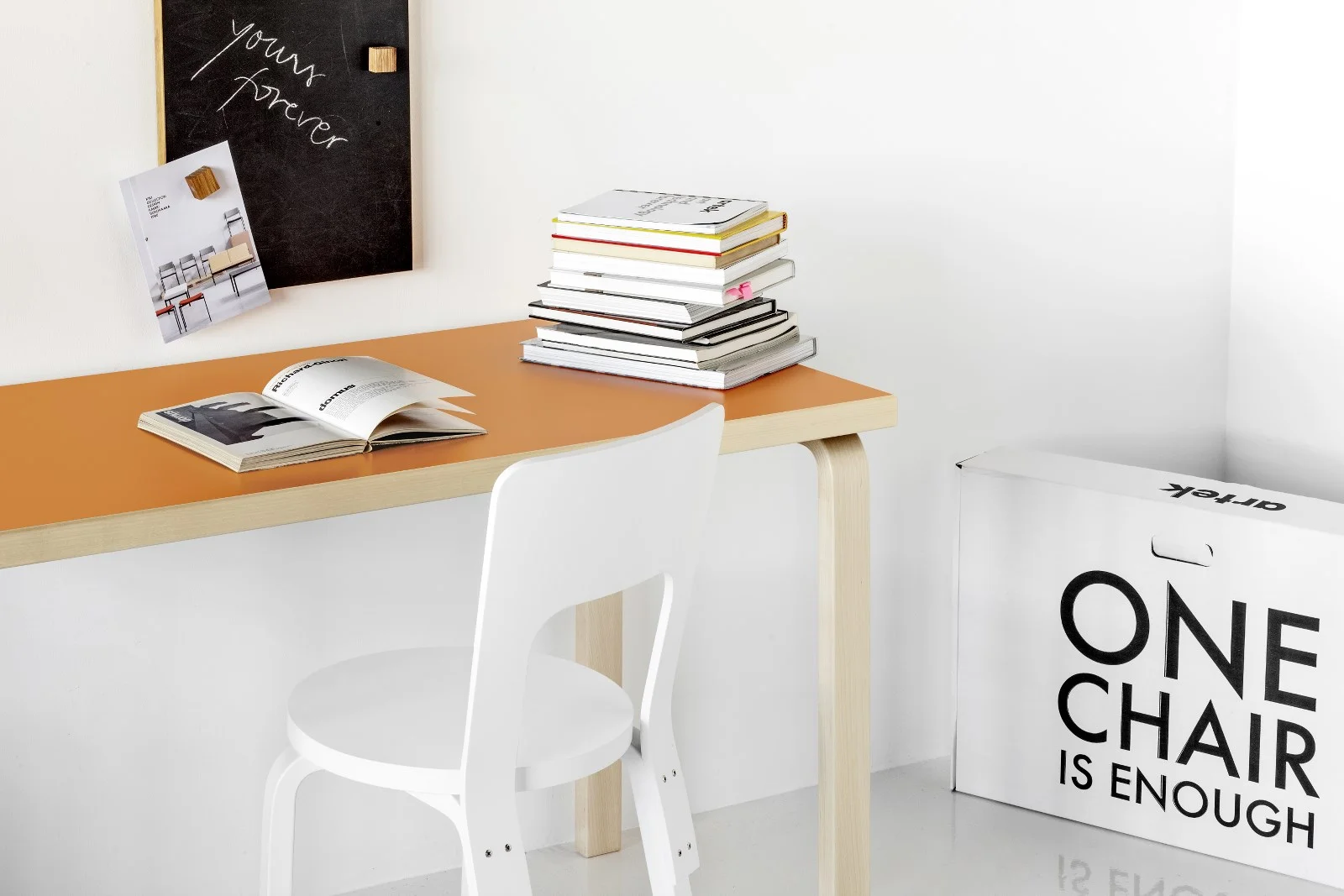 Artek_table_80A_orange_laminate_66_chair_01_JPG.JPG