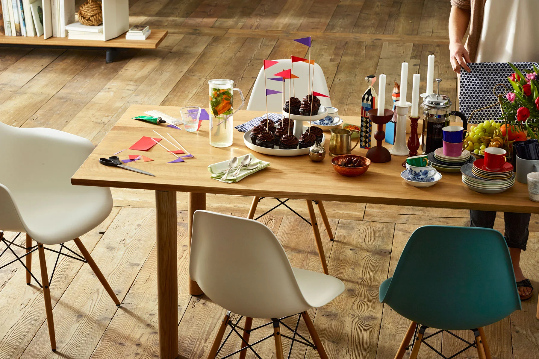 Eames Plastic Chairs DSW DAW Wood Table_465699_master.jpg