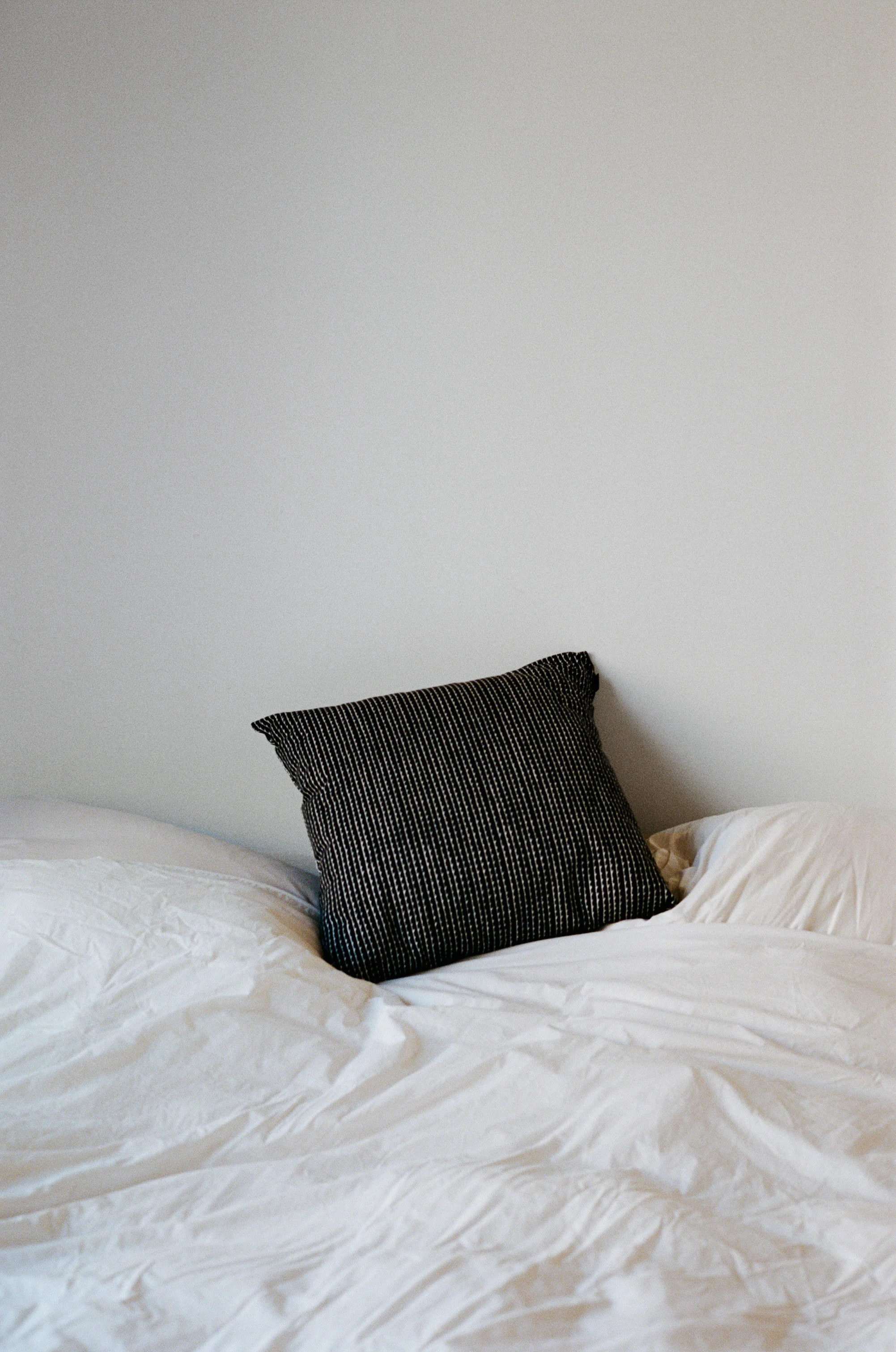 Rivi_Cushion_Cover_black_white_2.jpg