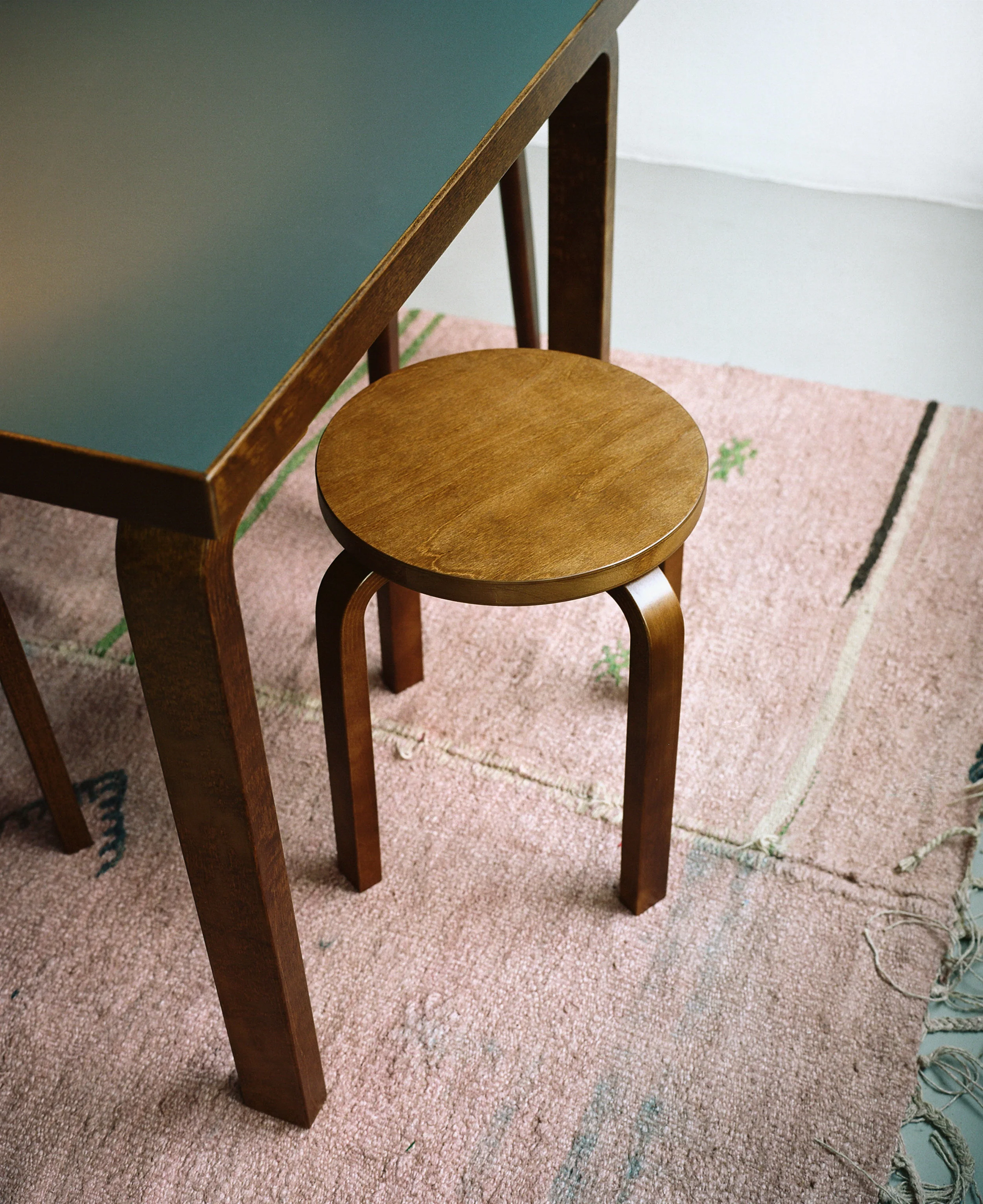 Aalto_Table_rectangular_Stool_E60_walnut_stained.jpg